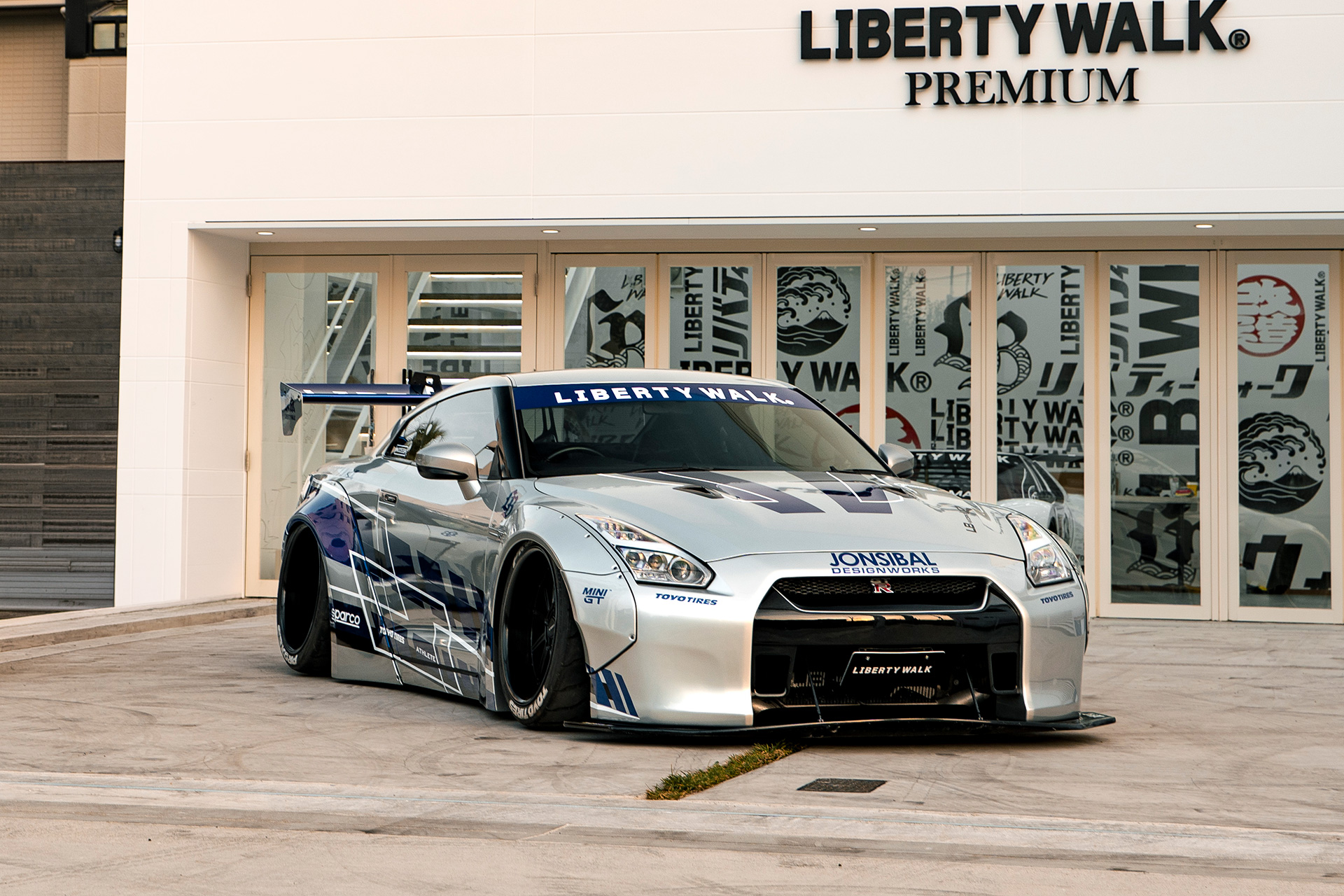 BODY KIT NISSAN - LIBERTY WALK | リバティーウォーク