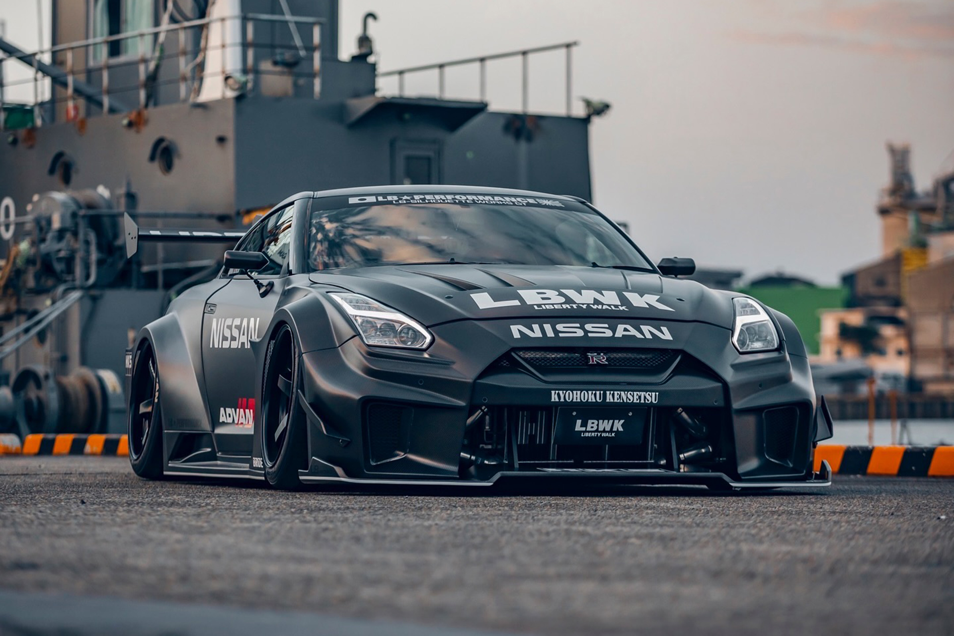 【値下】LB-SIL HOUETTE WORKS GT 35 GT-RR LB-Silhouette WORKS GT NISSAN 35GT-RR - LIBERTY WALK | リバティー