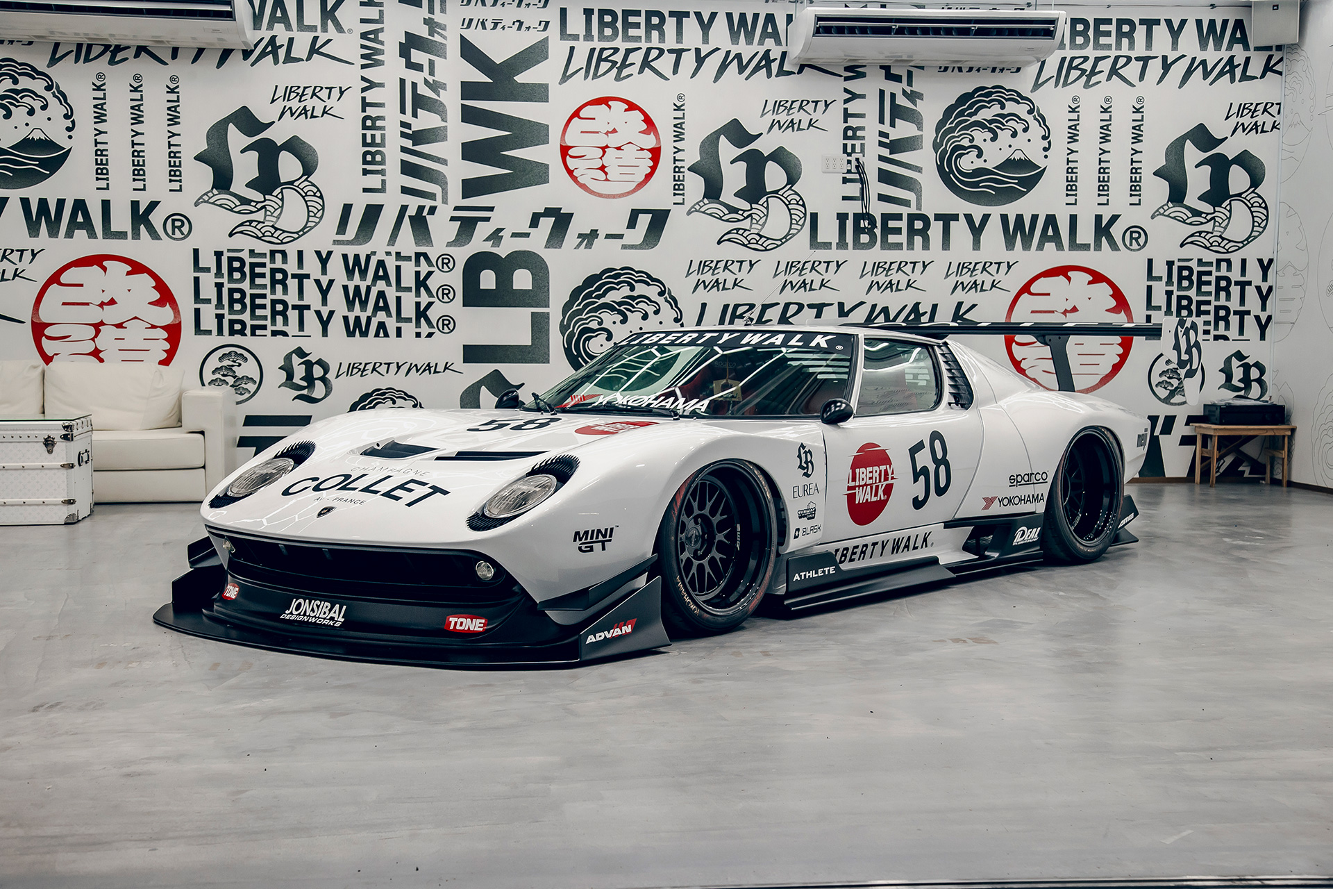 LB-Silhouette-WORKS-GT-Lamborghini-Miura-00012