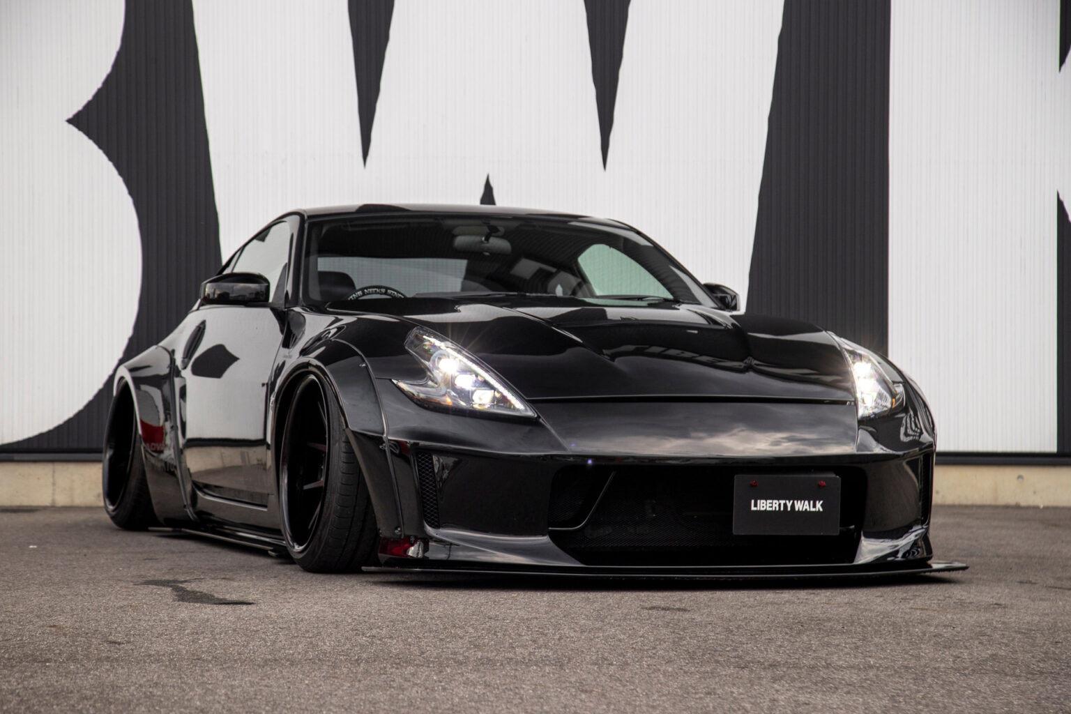 LB-WORKS NISSAN Z33 - Liberty Walk | リバティーウォーク Complete car and customize!