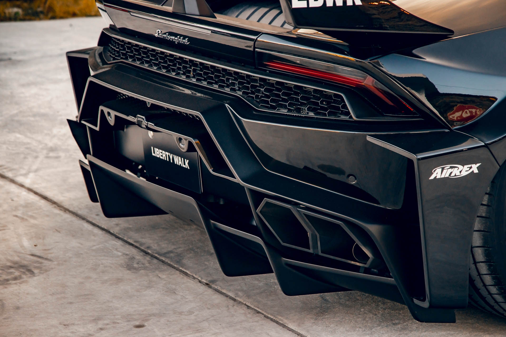 LB-Silhouette WORKS HURACAN GT31