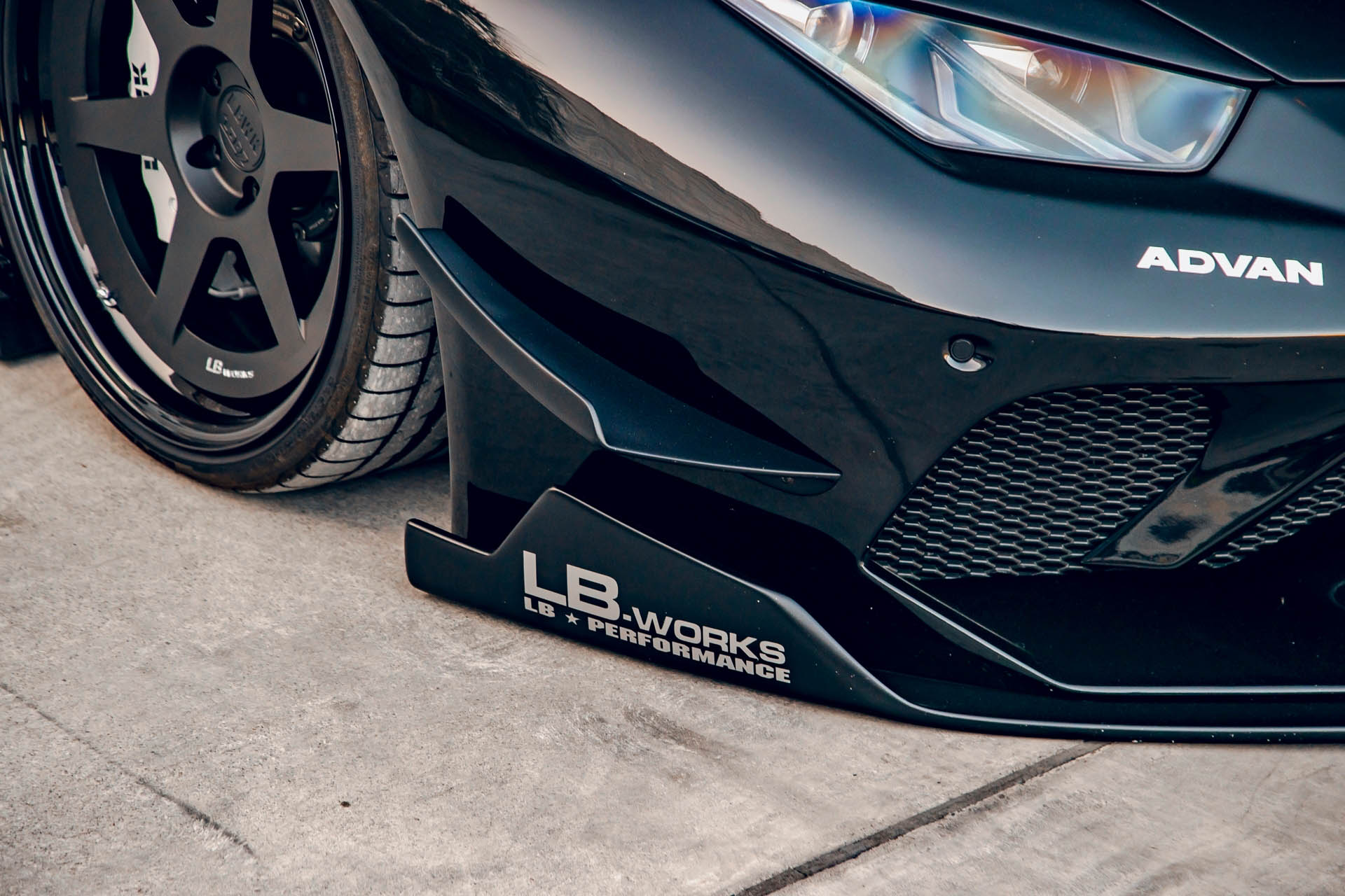 LB-Silhouette WORKS HURACAN GT37