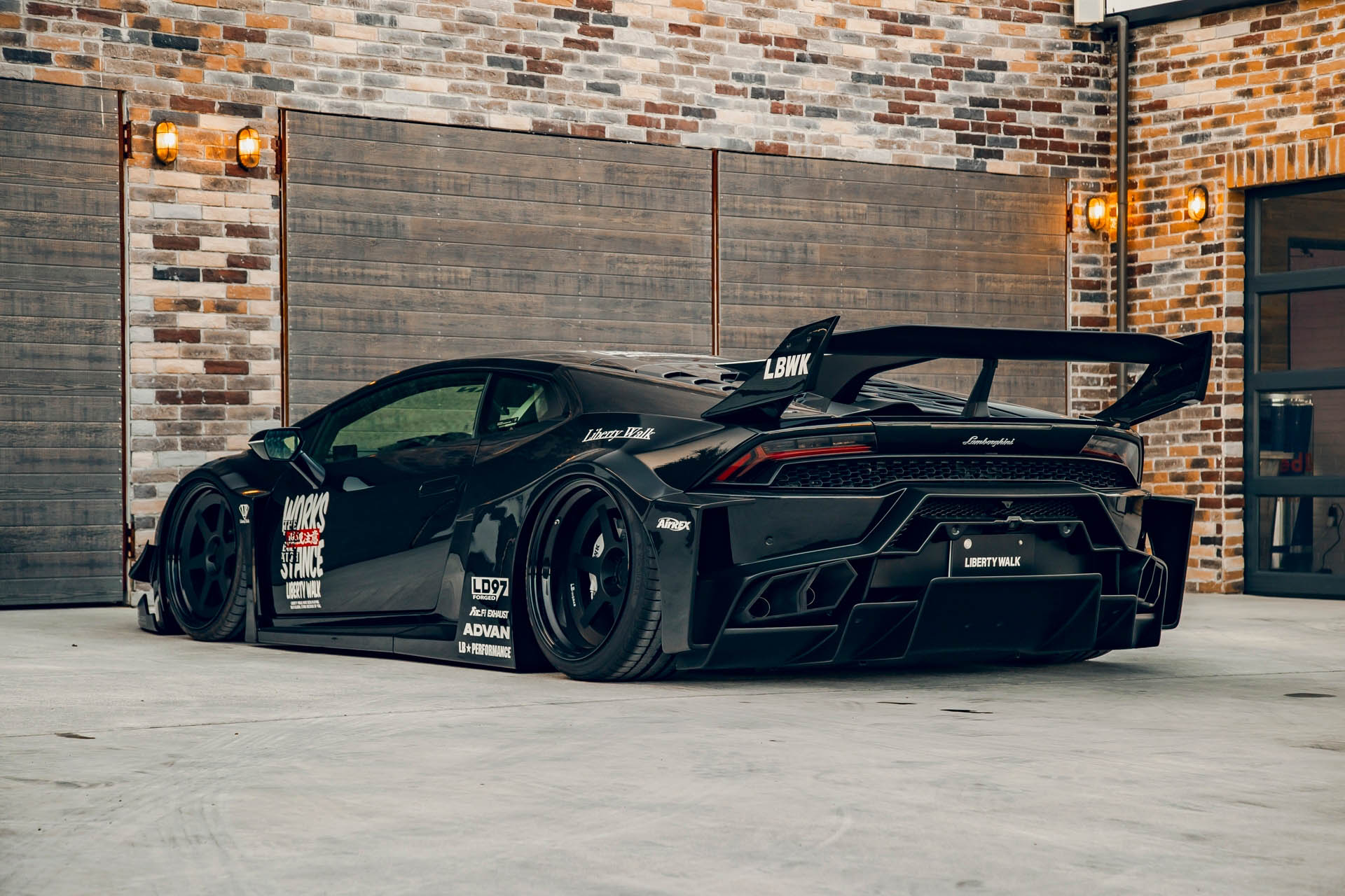 LB-Silhouette WORKS HURACAN GT43