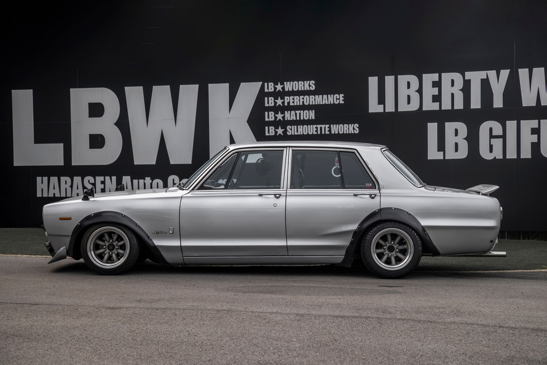 ハコスカ NISSAN SKYLINE “HAKOSUKA” ハコスカ 4D Works Style - Liberty Walk | リバティーウォーク  Complete car and customize! %