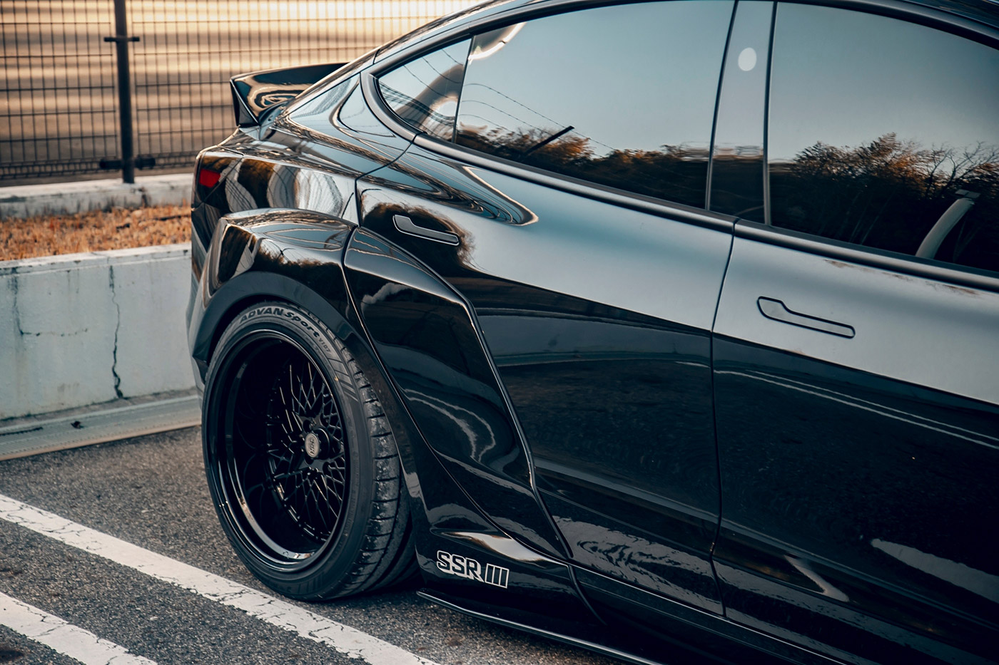 LB-E-WORKS-TESLA-Model-313