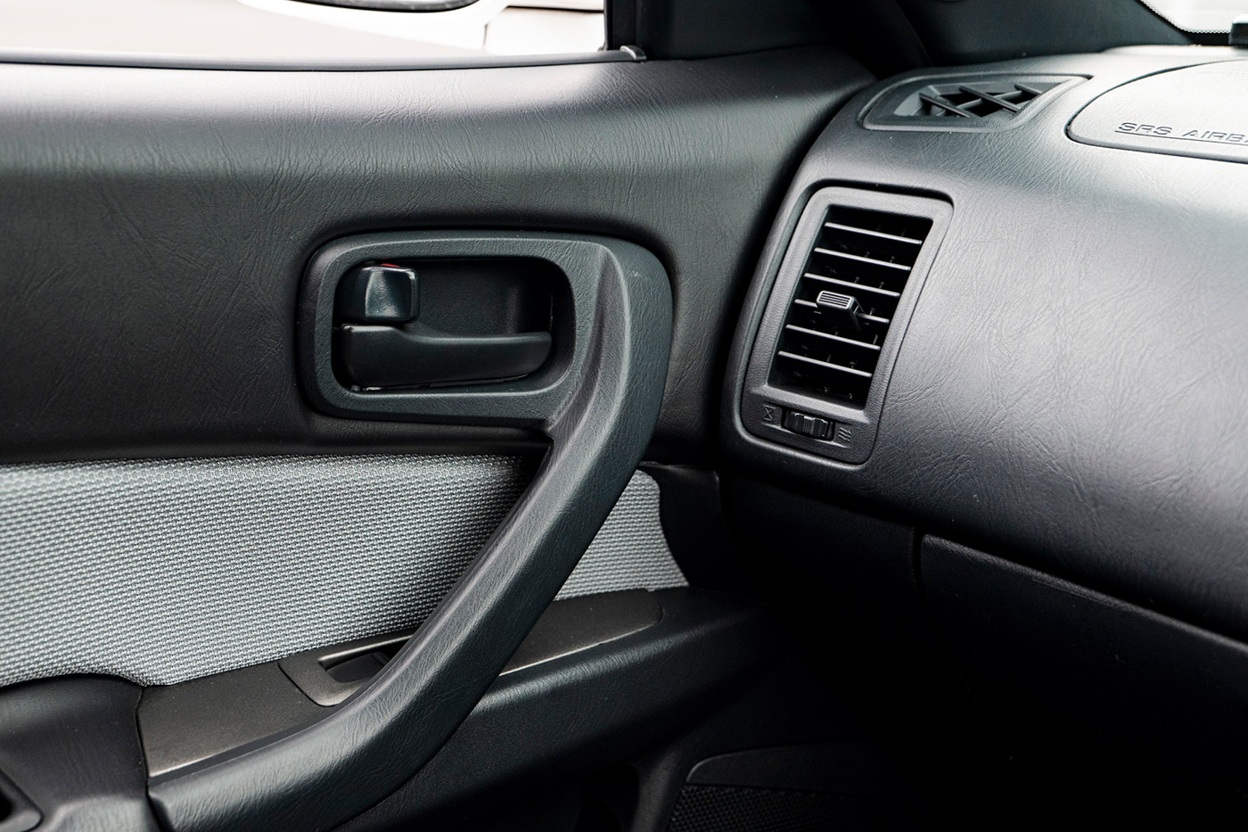 NISSAN-ER34-SKYLINE9