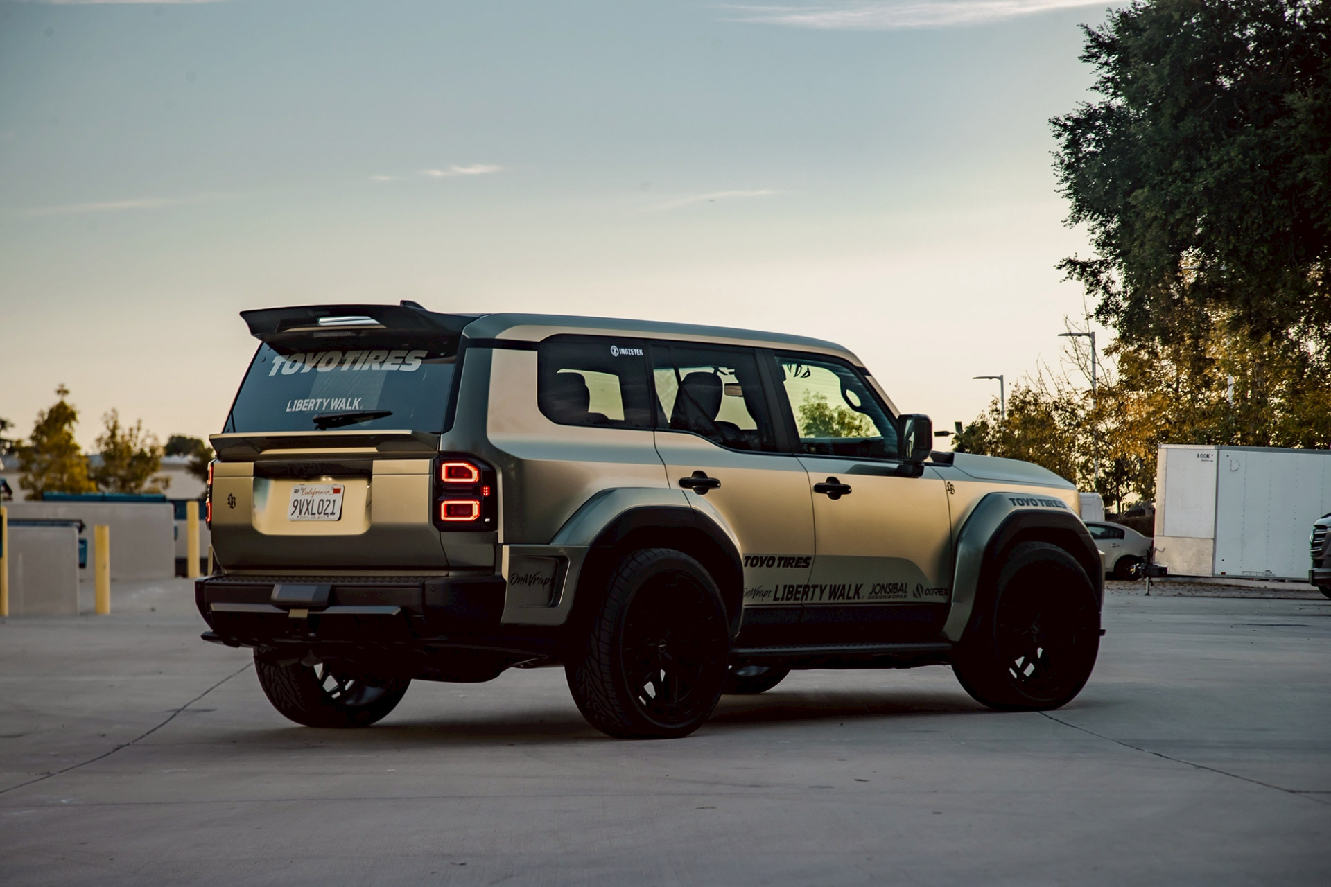 LB-WORKS TOYOTA LAND CRUISER 25000004