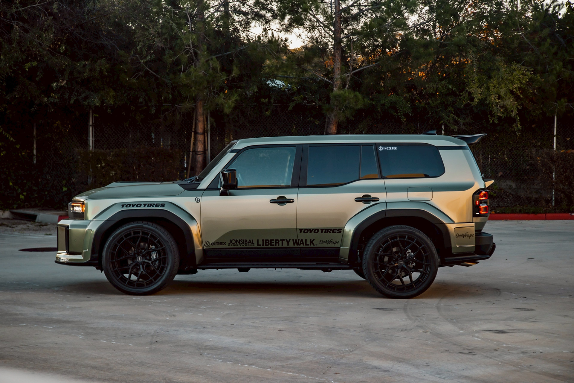 LB-WORKS TOYOTA LAND CRUISER 25000008