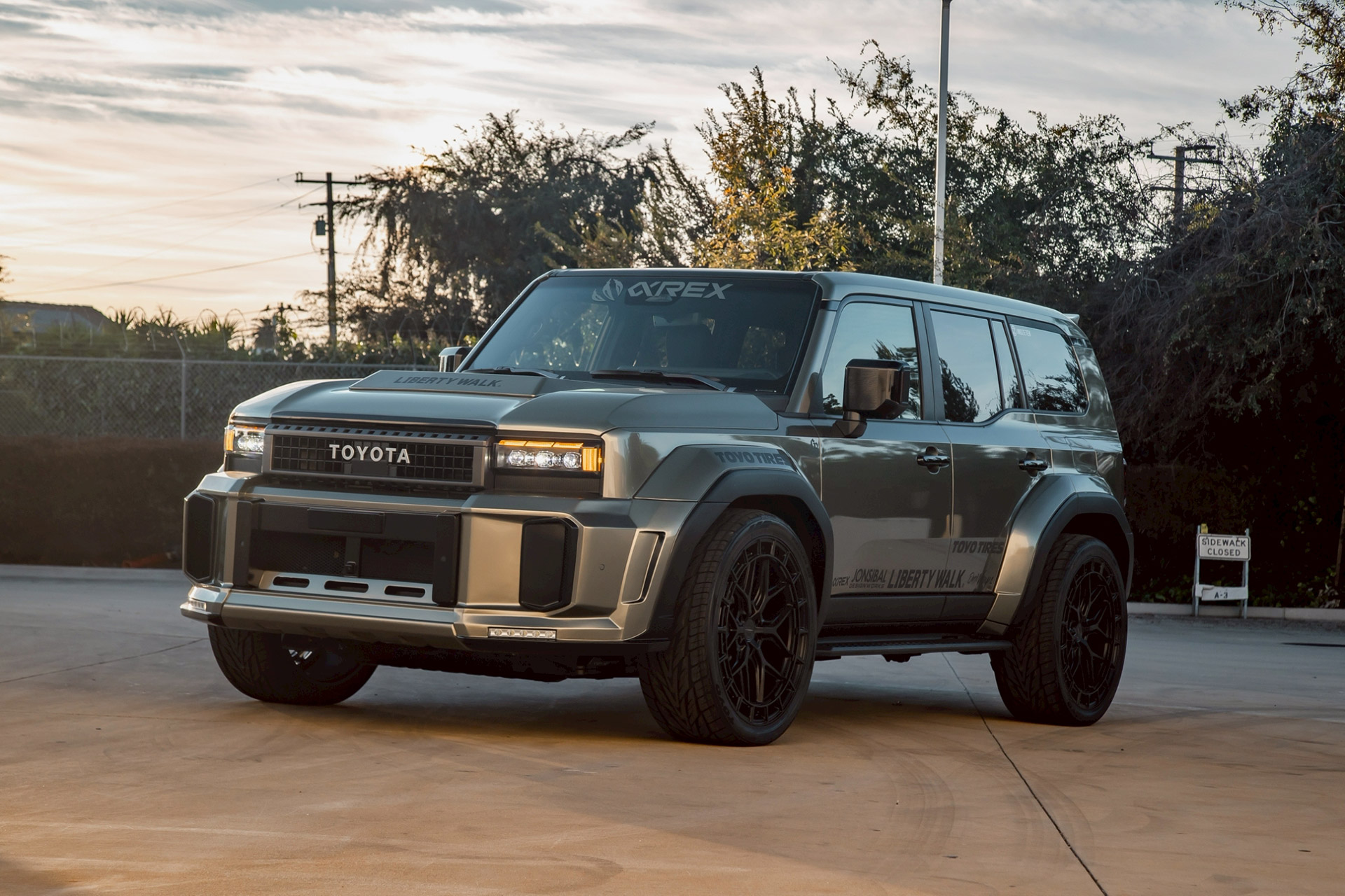 LB-WORKS TOYOTA LAND CRUISER 25000020