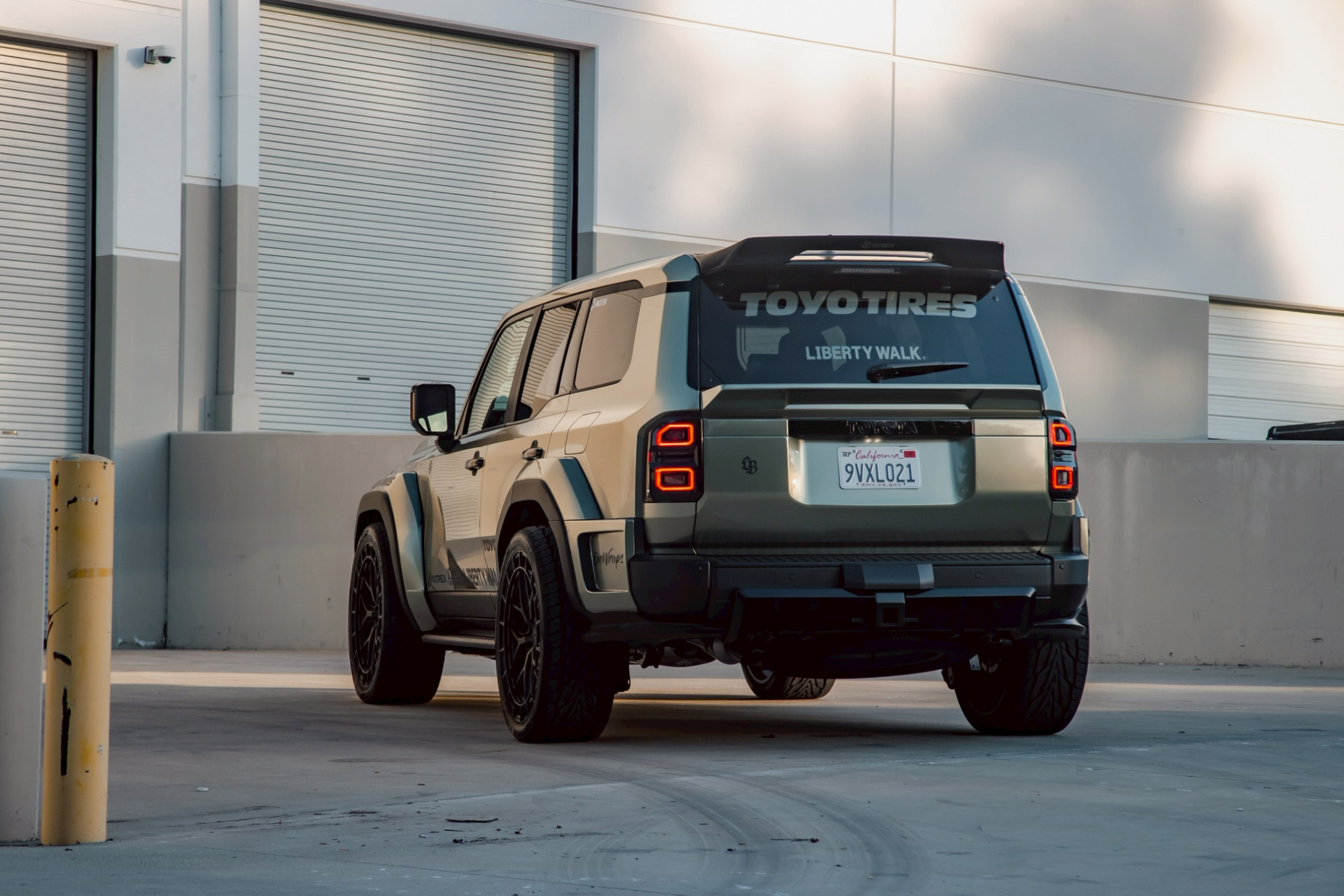 LB-WORKS TOYOTA LAND CRUISER 25000022