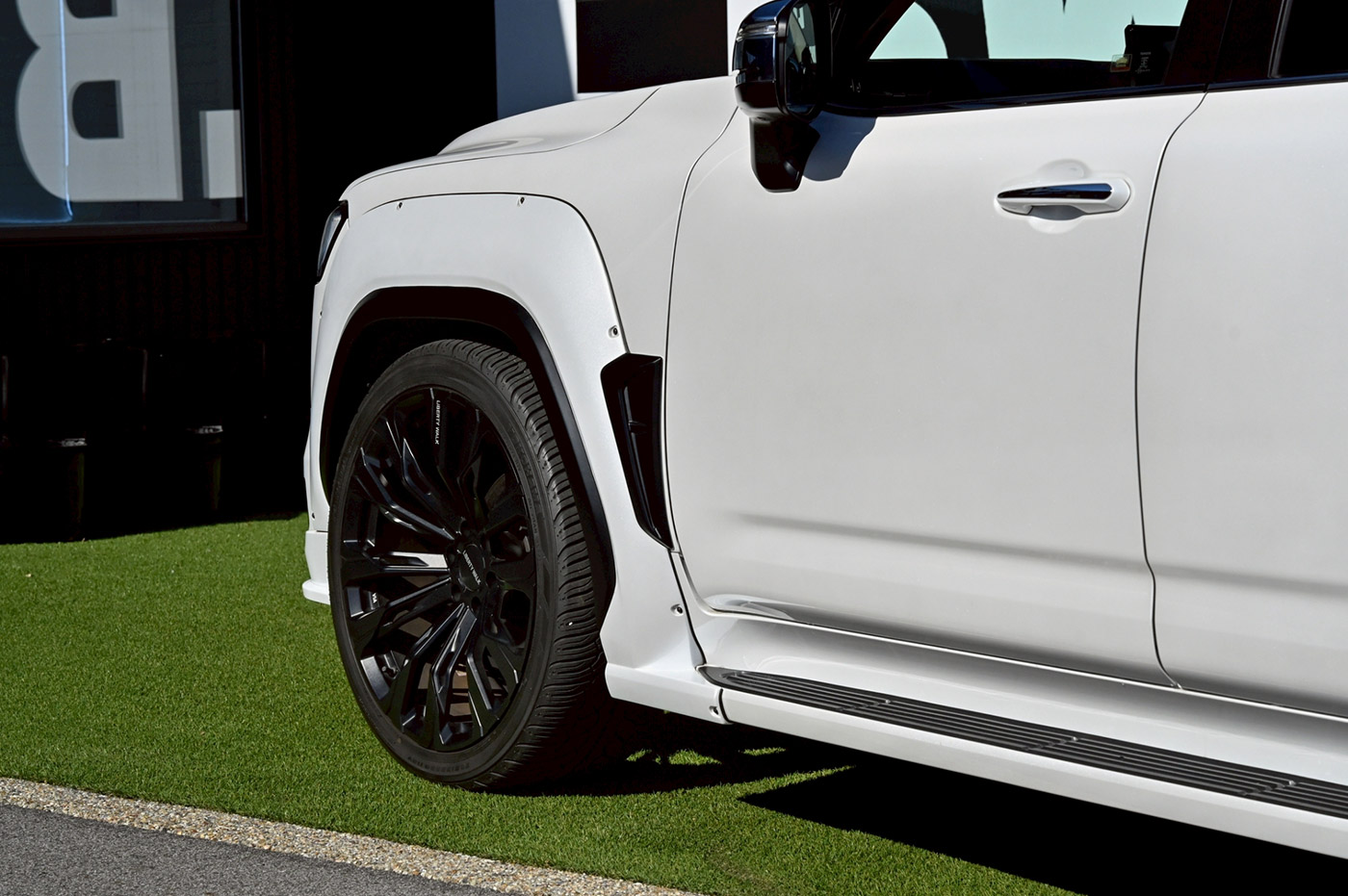 LB-WORKS-TOYOTA-LAND-CRUISER-30000044