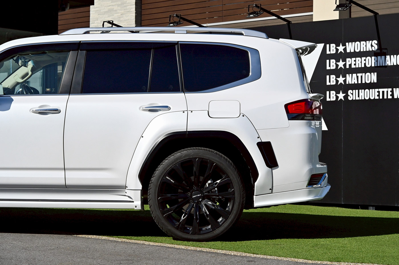 LB-WORKS-TOYOTA-LAND-CRUISER-30000047