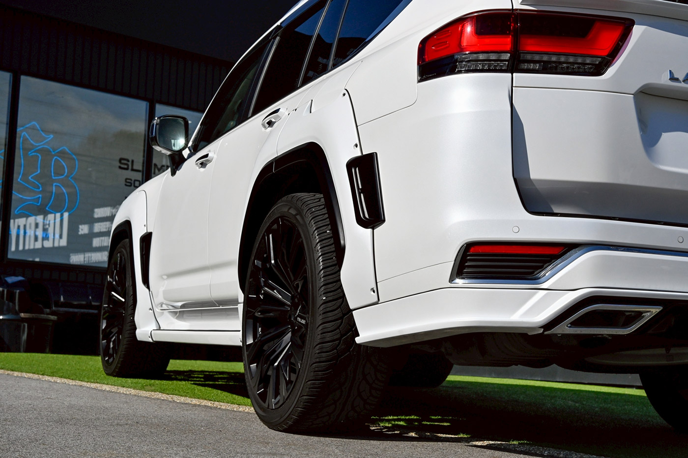 LB-WORKS-TOYOTA-LAND-CRUISER-30000049