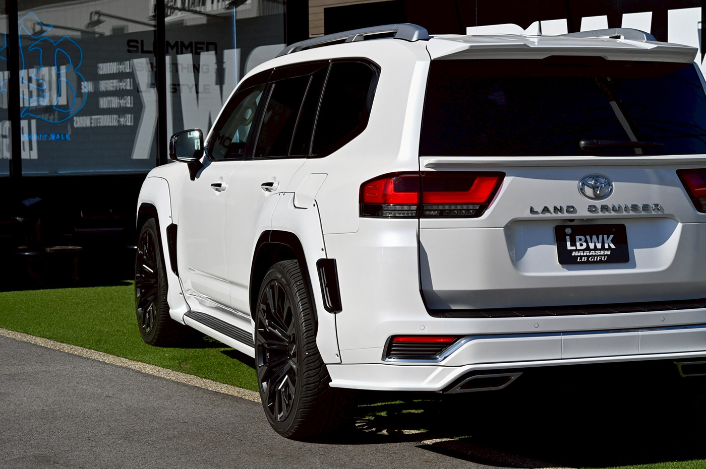 LB-WORKS-TOYOTA-LAND-CRUISER-30000050