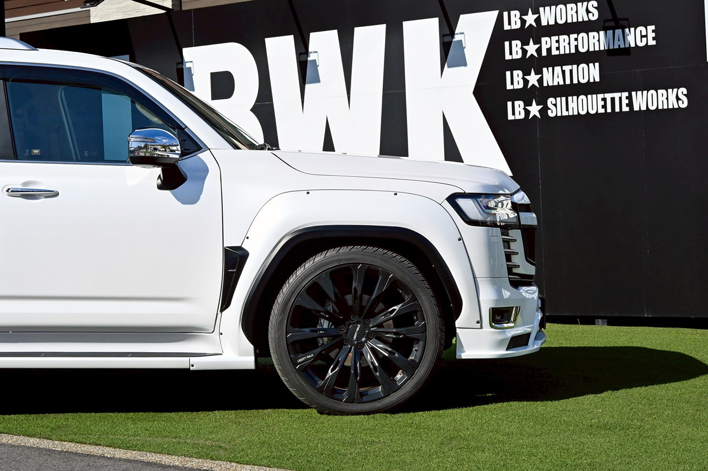 LB-WORKS-TOYOTA-LAND-CRUISER-30000059