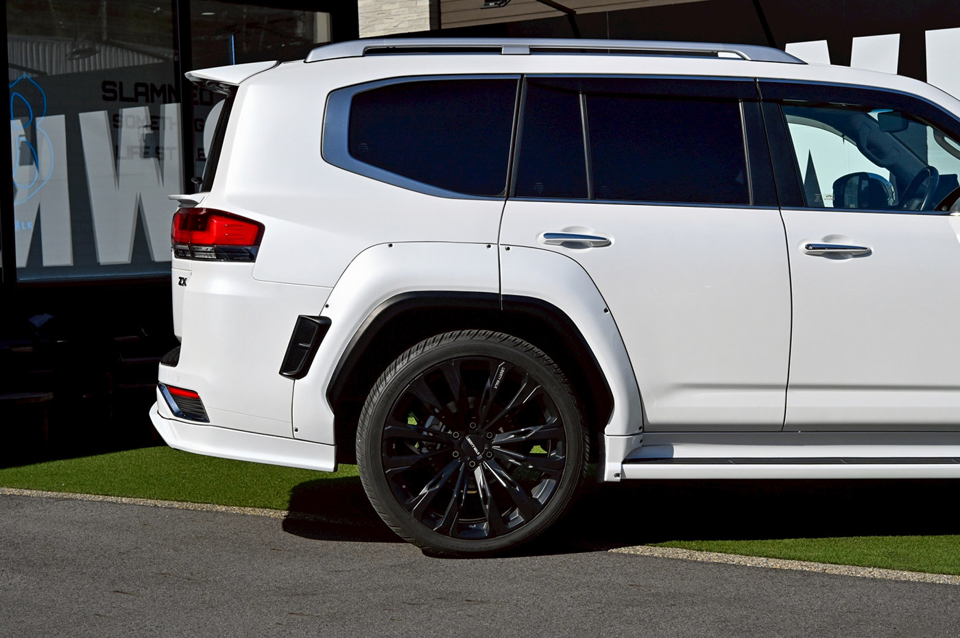 LB-WORKS-TOYOTA-LAND-CRUISER-30000060