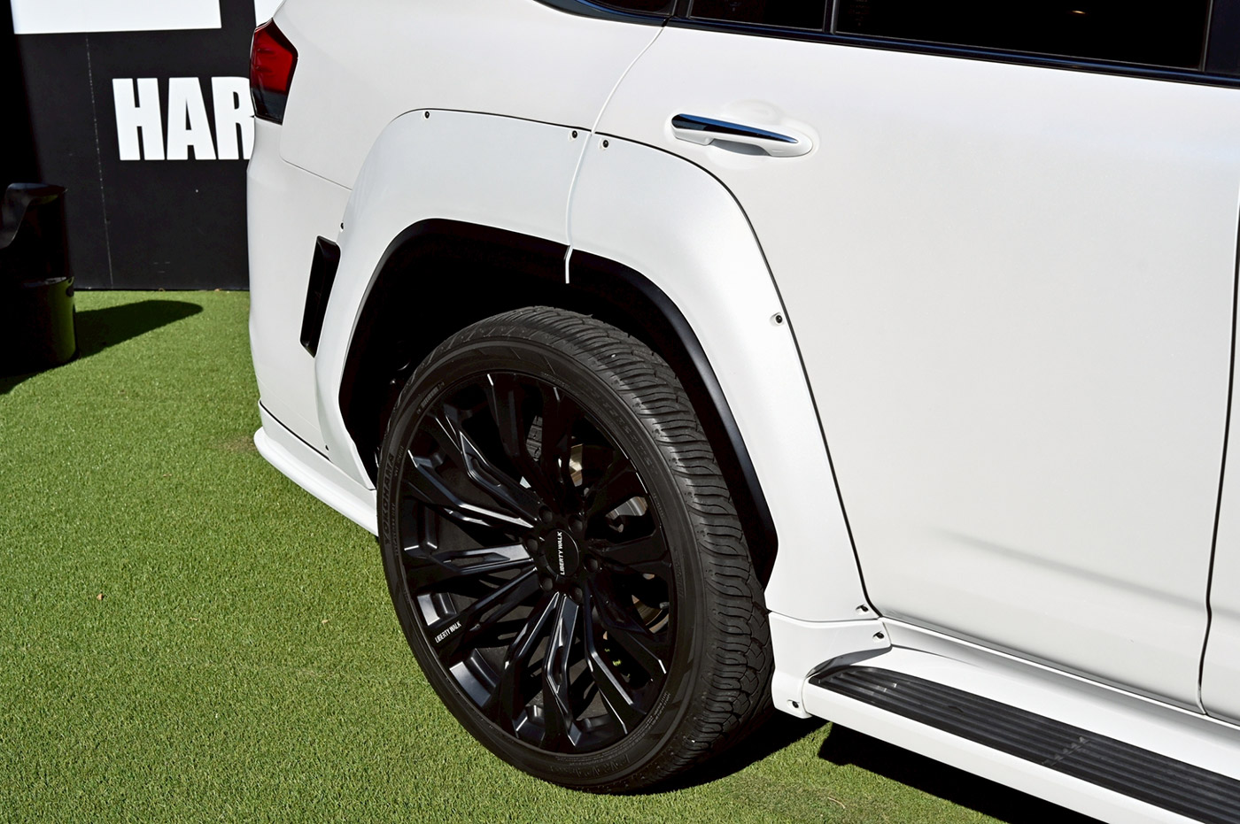 LB-WORKS-TOYOTA-LAND-CRUISER-30000061