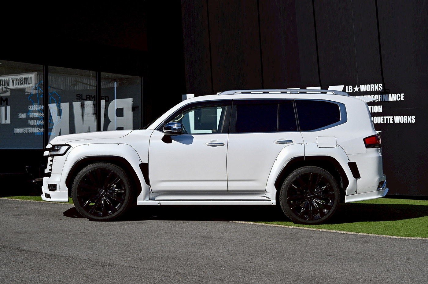 LB-WORKS-TOYOTA-LAND-CRUISER-30000075