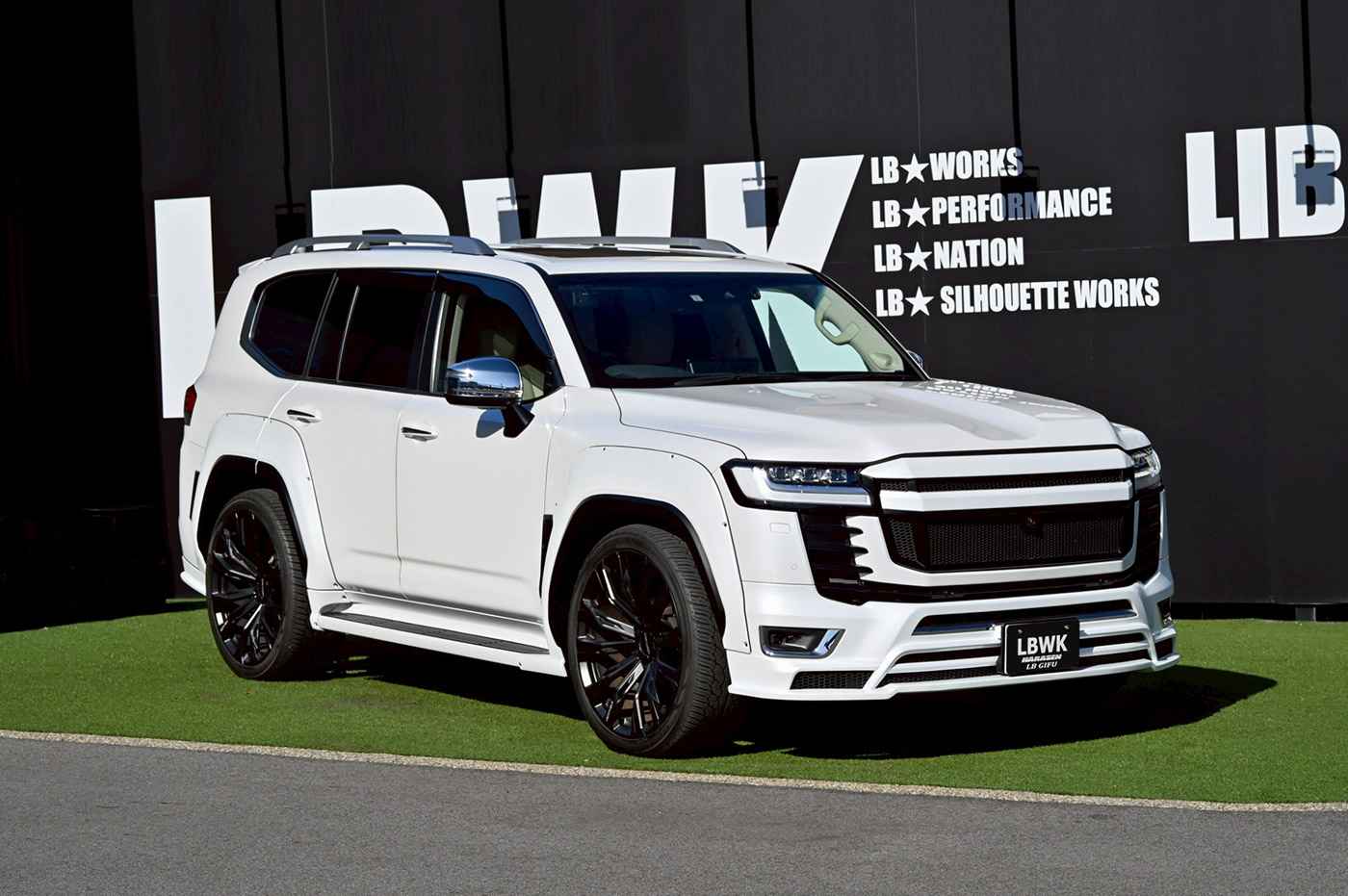 LB-WORKS-TOYOTA-LAND-CRUISER-30000078