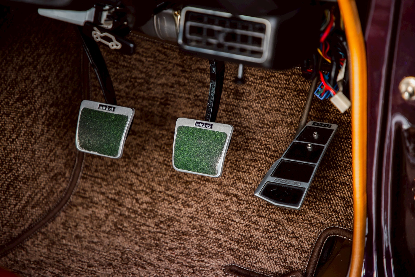 NISSAN-LAUREL-SGX00041