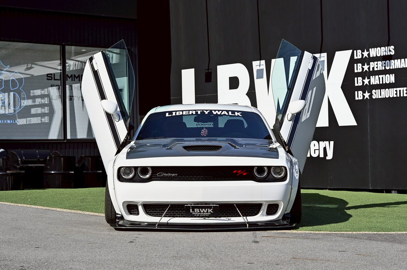 LB-WORKS-DODGE-Challenger00002