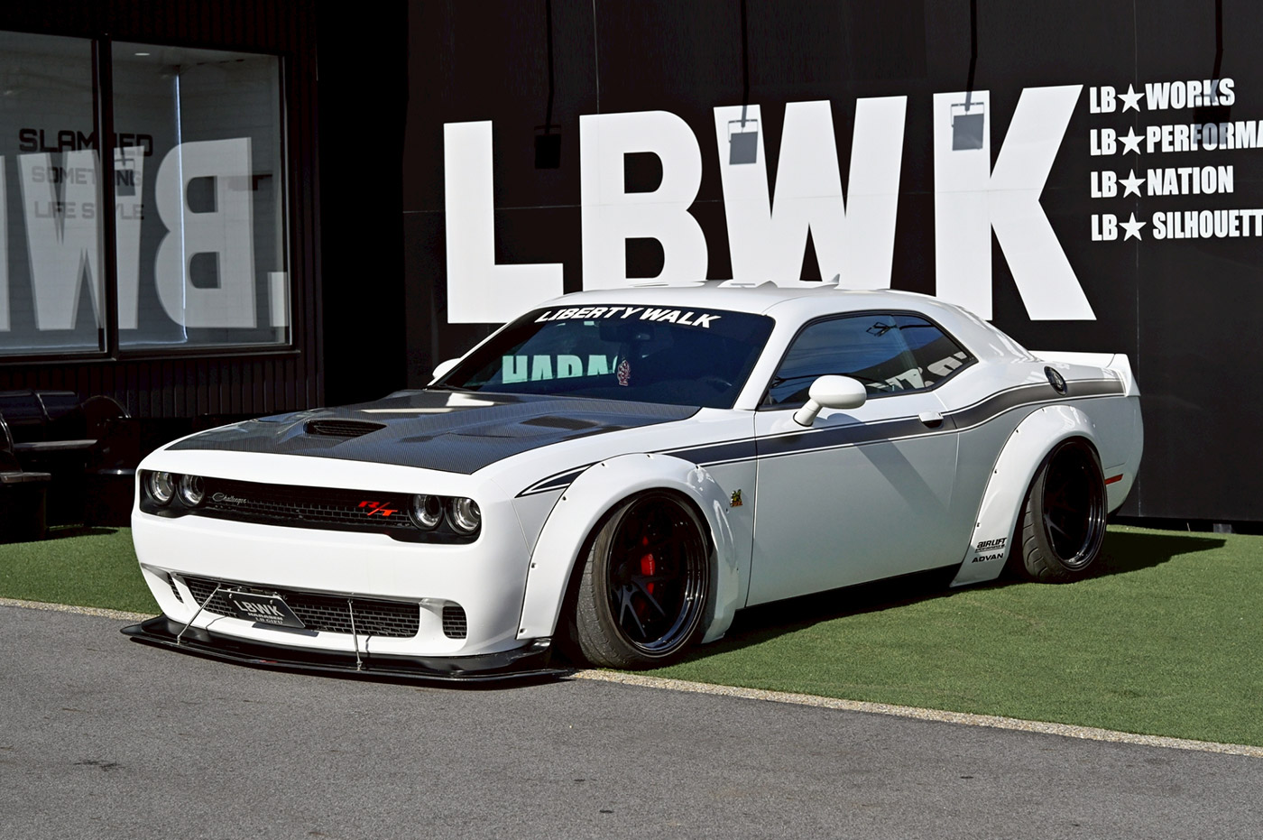 LB-WORKS-DODGE-Challenger00003