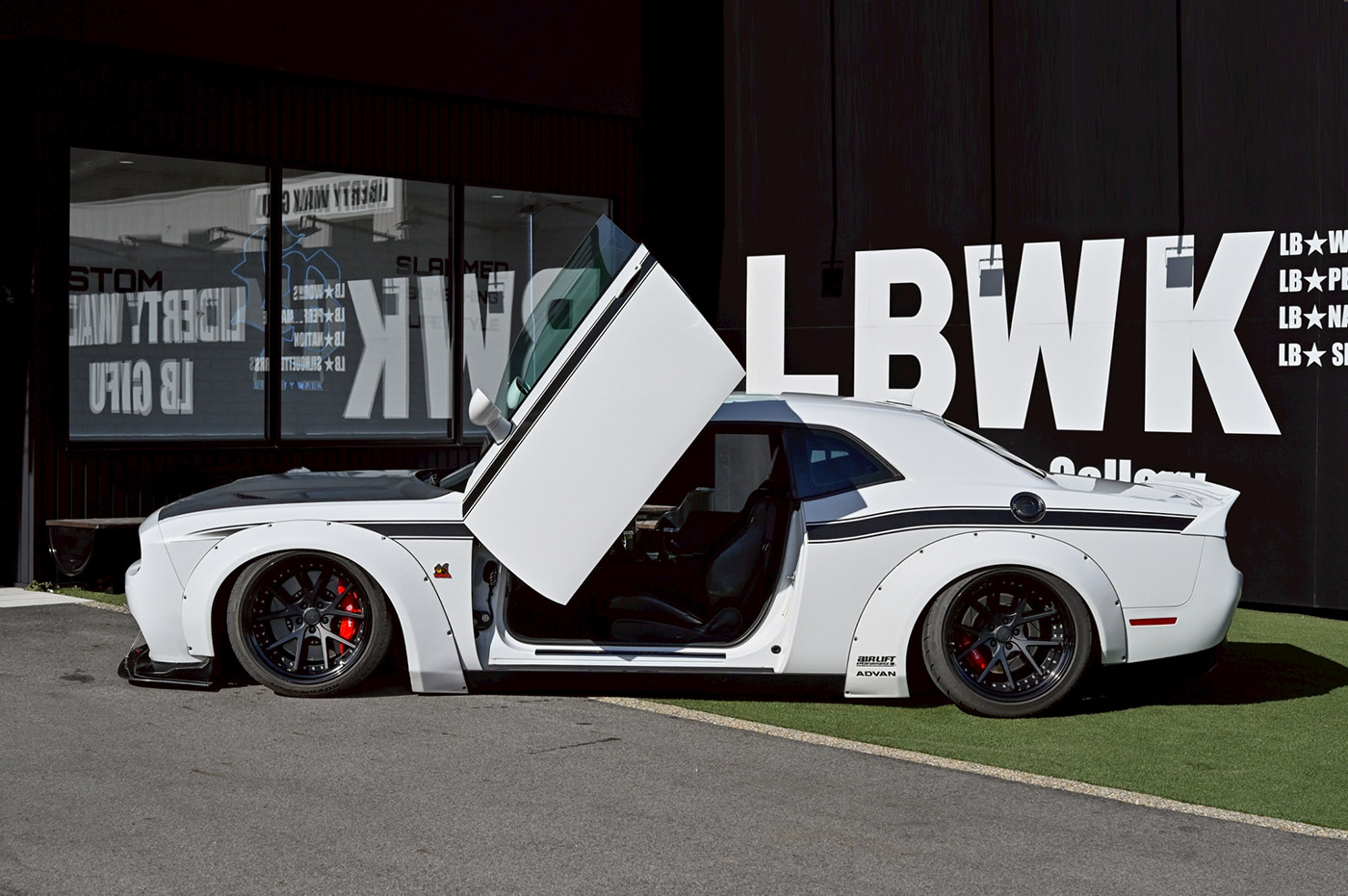 LB-WORKS-DODGE-Challenger00004