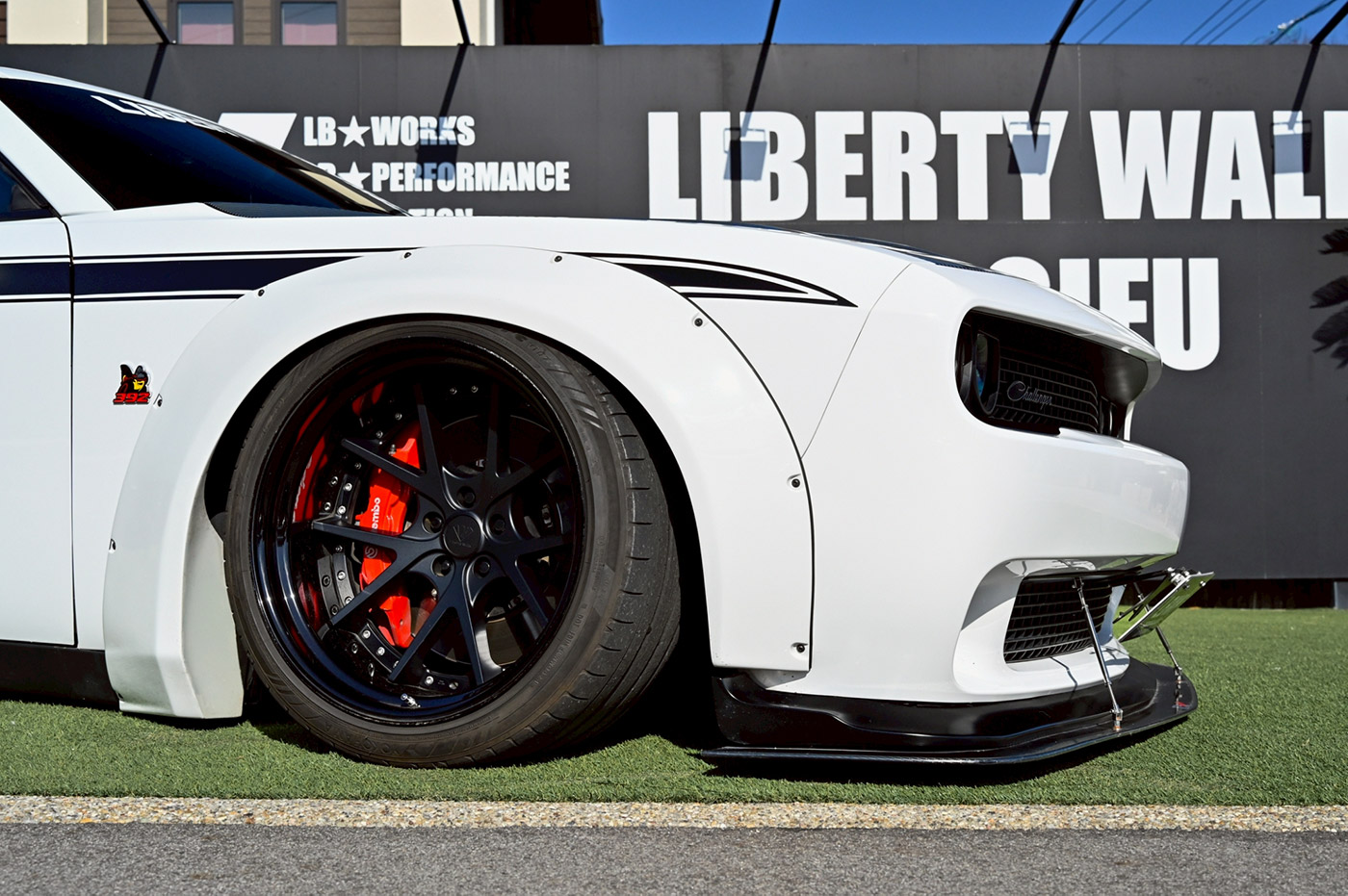 LB-WORKS-DODGE-Challenger00014