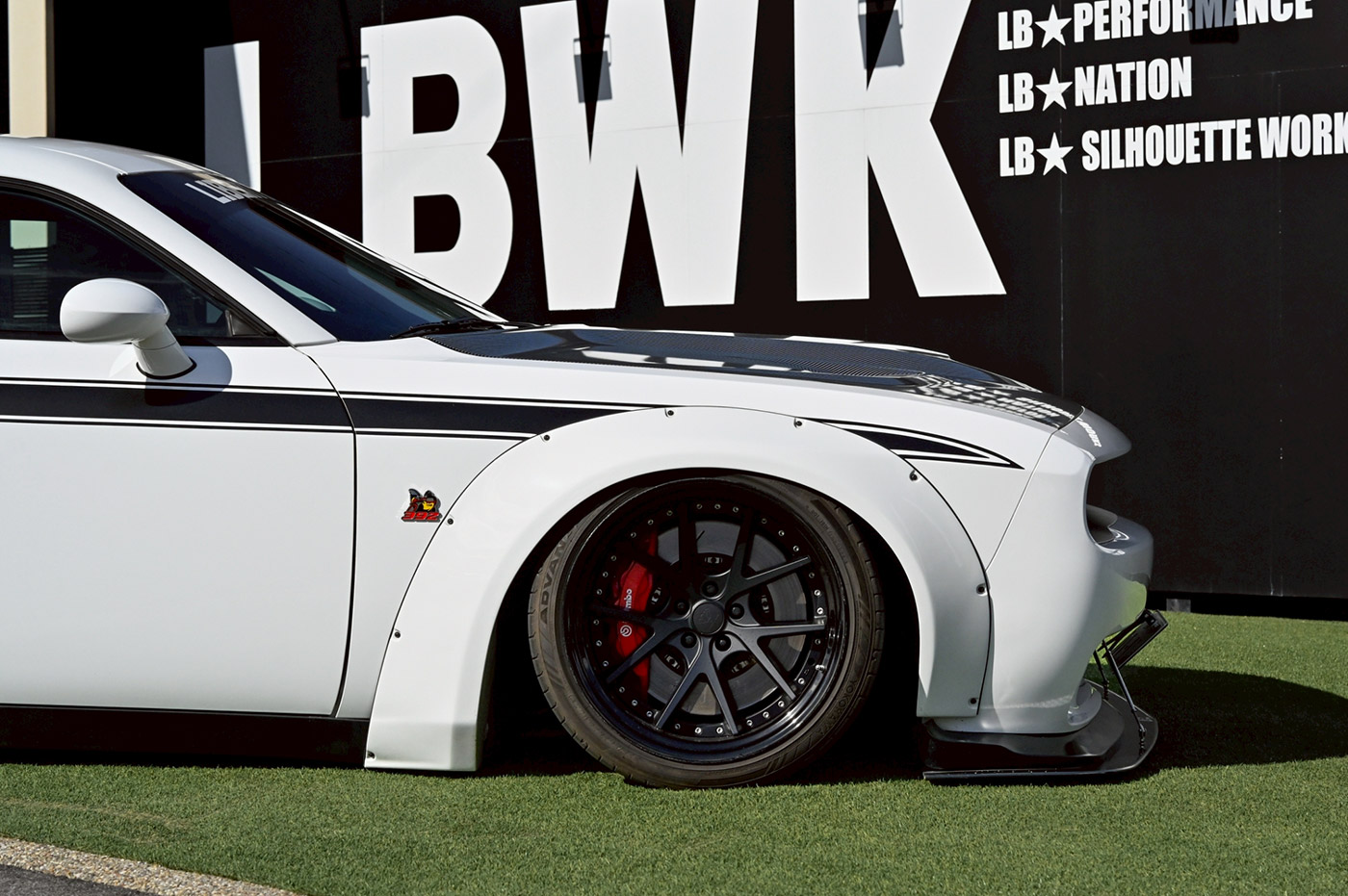 LB-WORKS-DODGE-Challenger00020