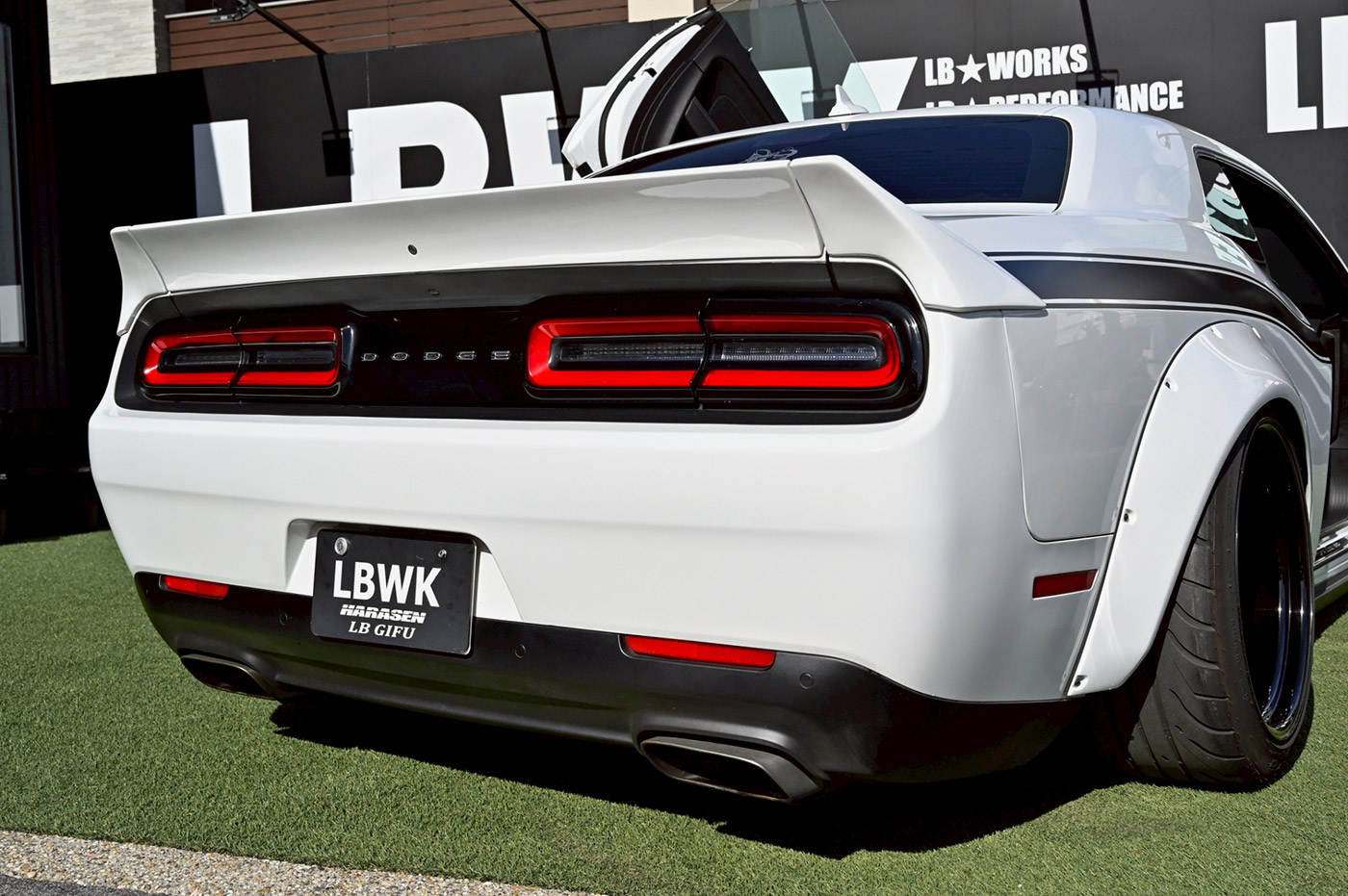 LB-WORKS-DODGE-Challenger00026