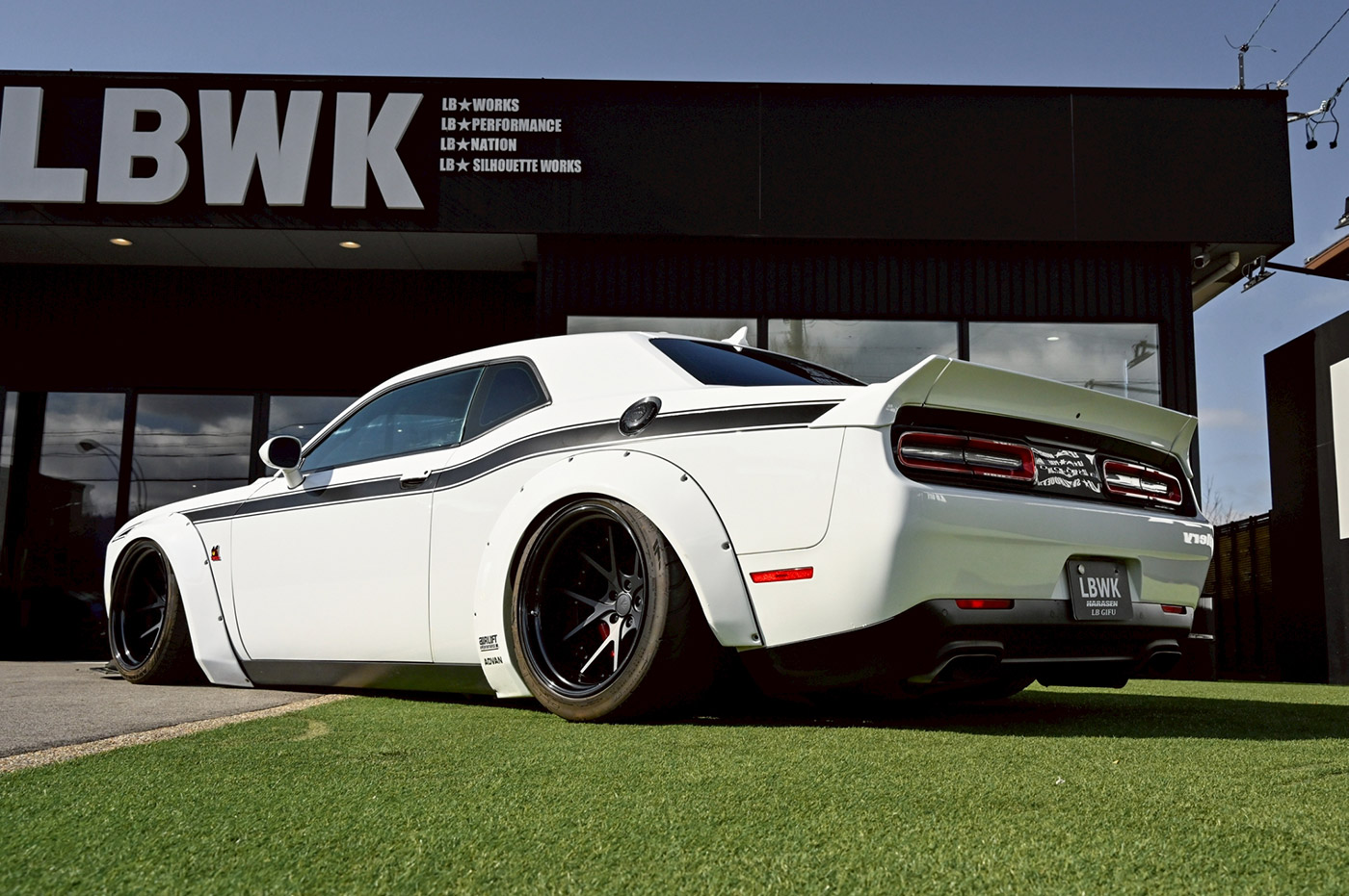 LB-WORKS-DODGE-Challenger00034