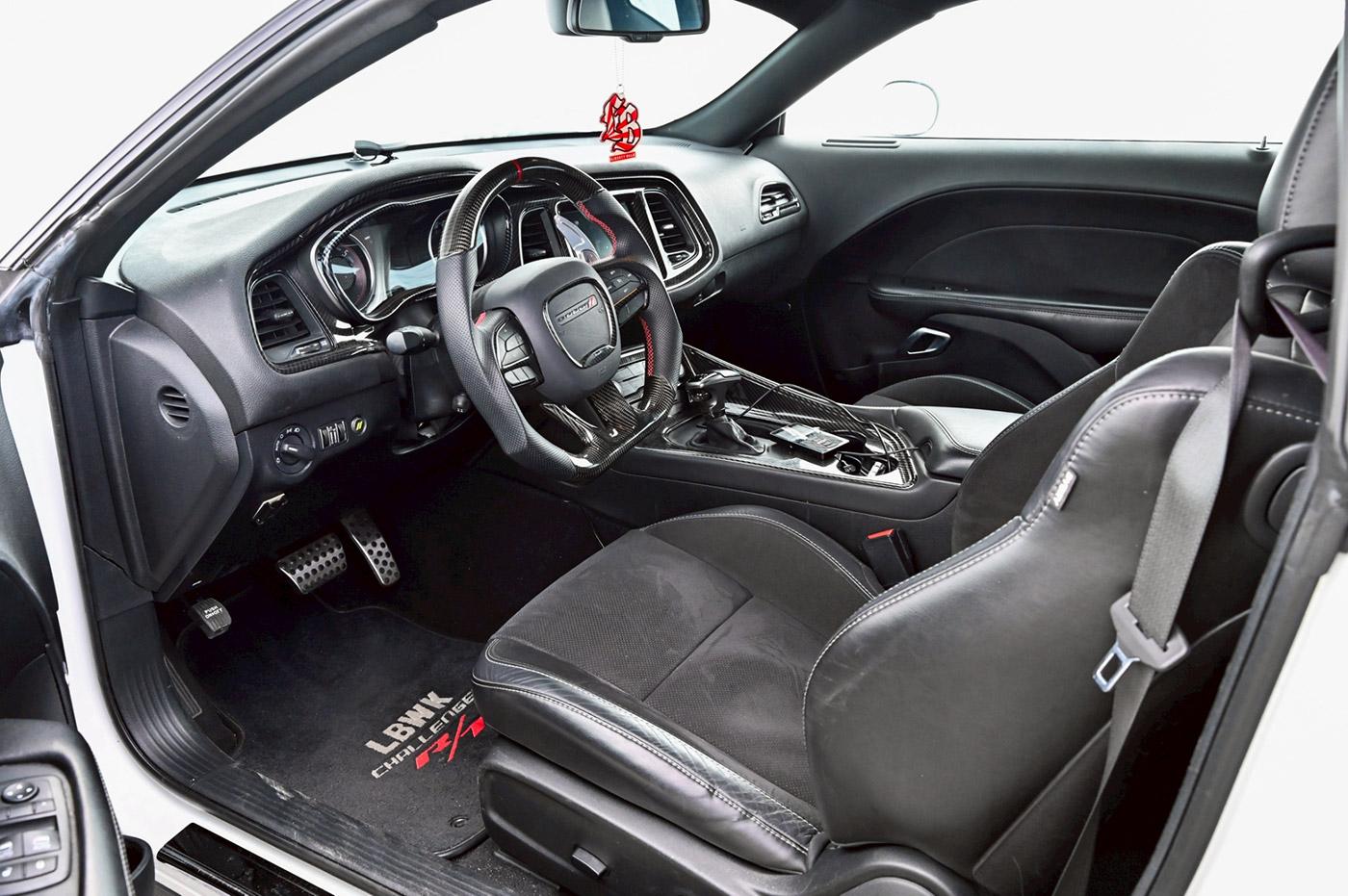 LB-WORKS-DODGE-Challenger00041