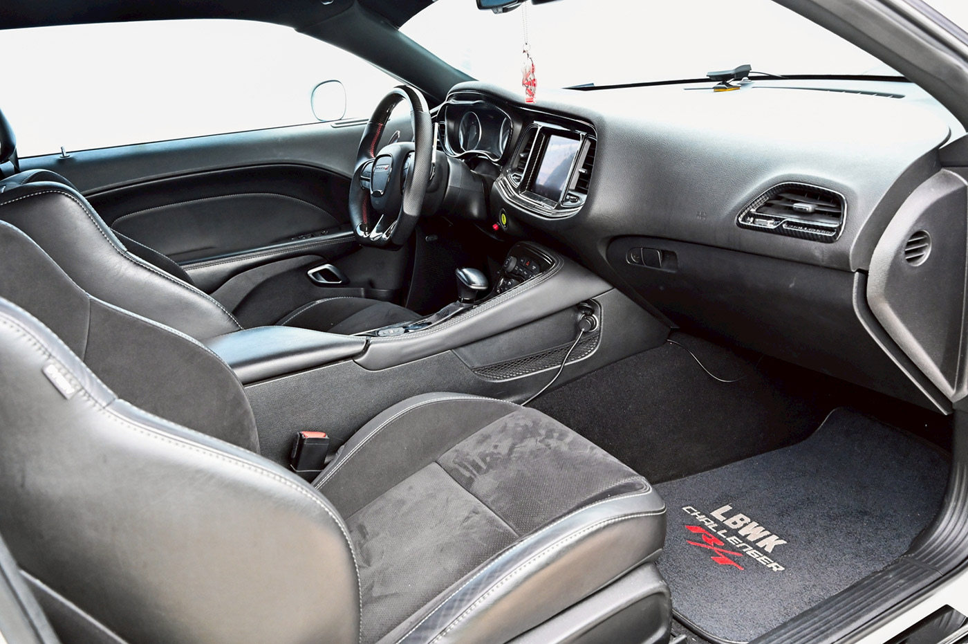 LB-WORKS-DODGE-Challenger00042