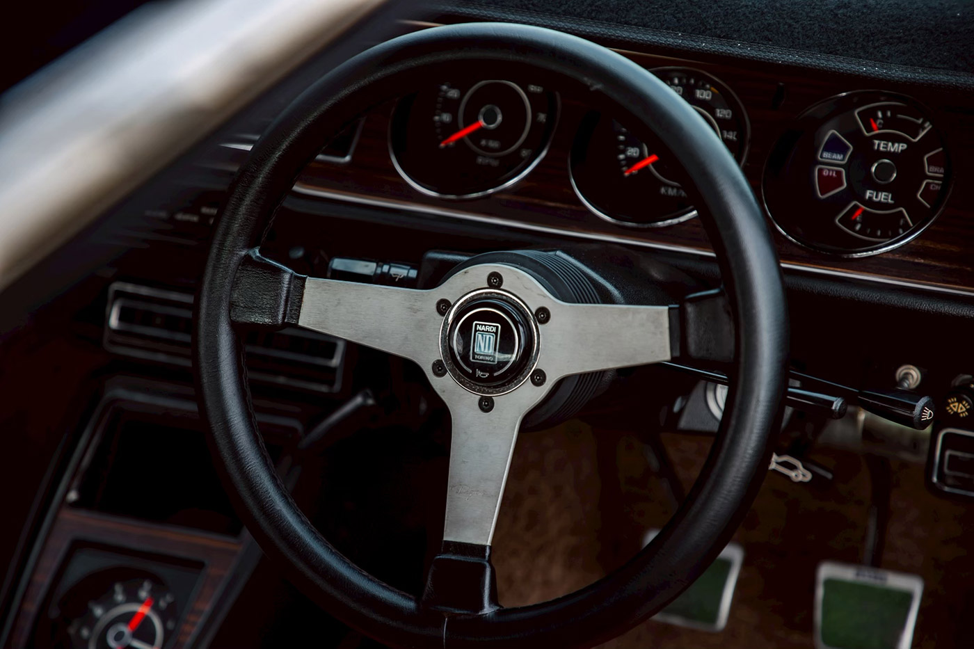 Nissan-Laurel-SGX00021