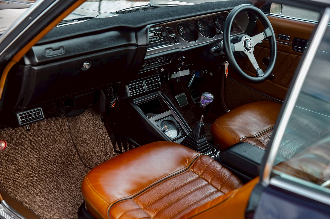 Nissan-Laurel-SGX00024