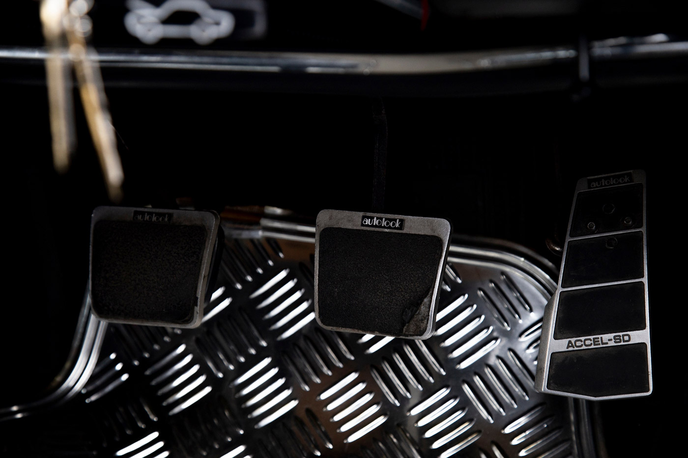 NISSAN-LAUREL-SGX00001