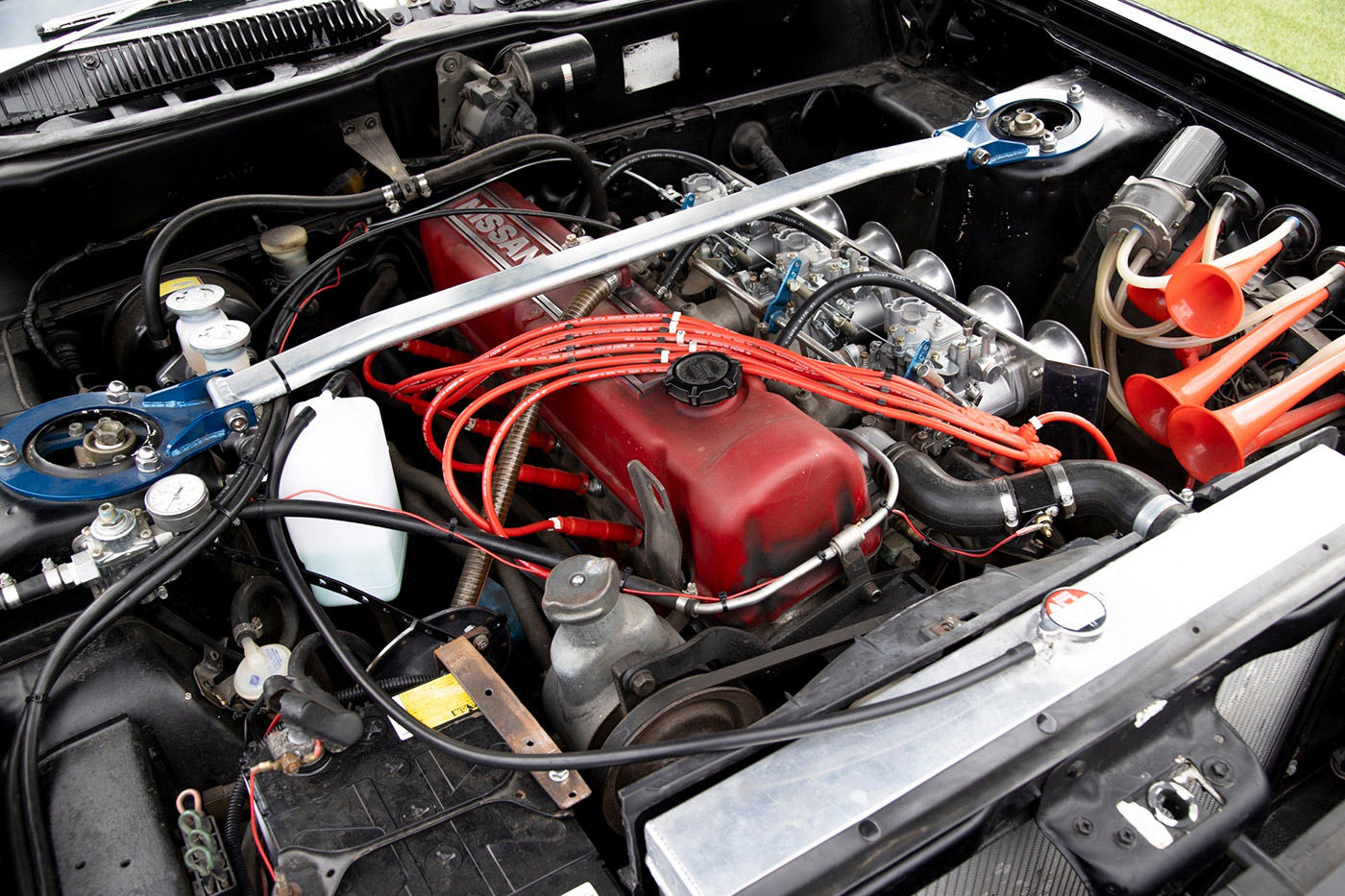 NISSAN-LAUREL-SGX00005