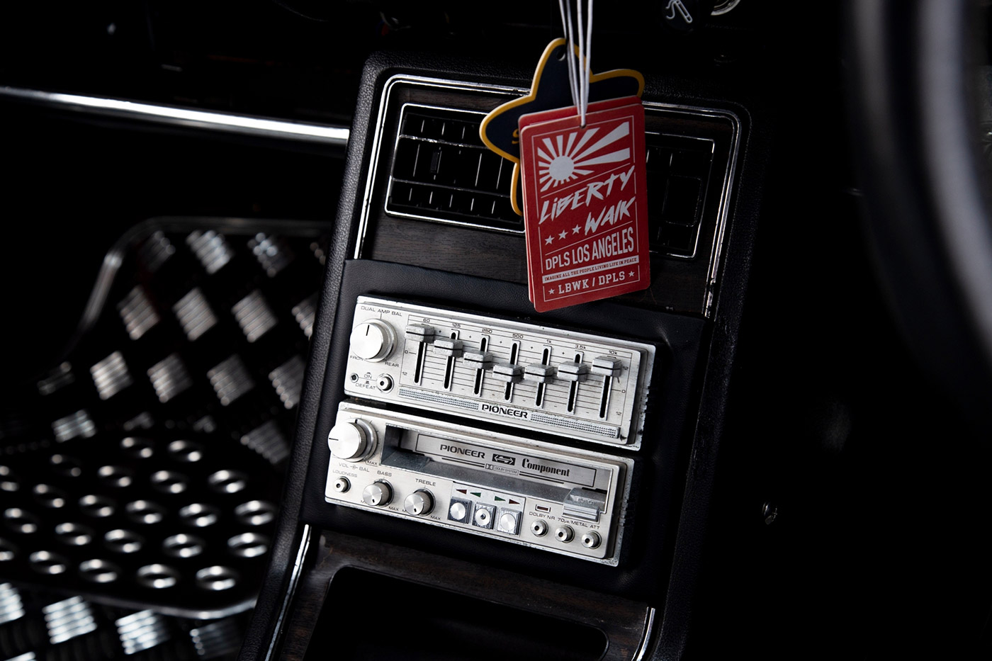 NISSAN-LAUREL-SGX00011