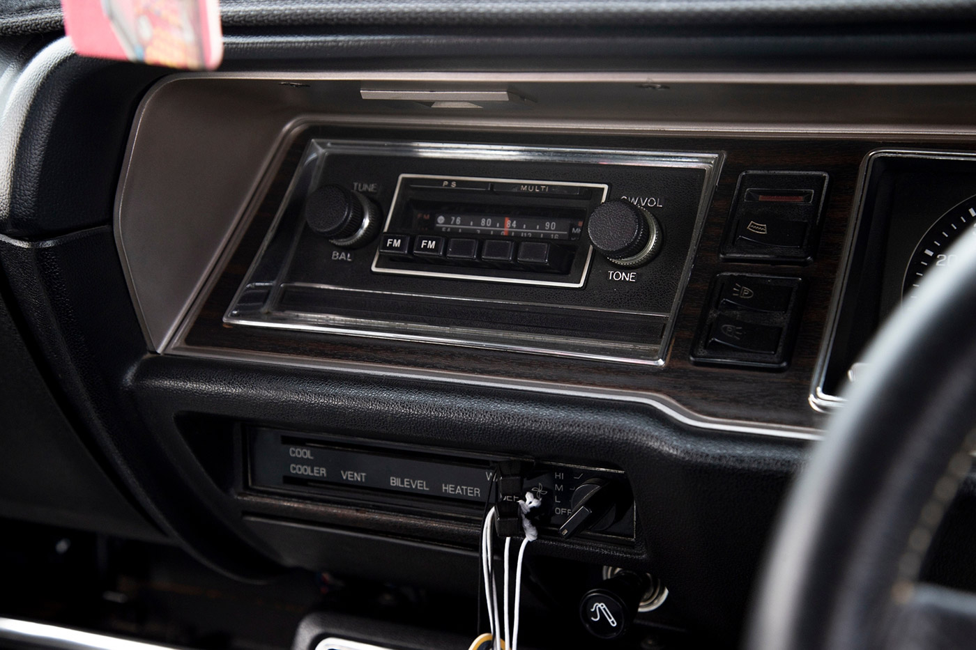 NISSAN-LAUREL-SGX00012