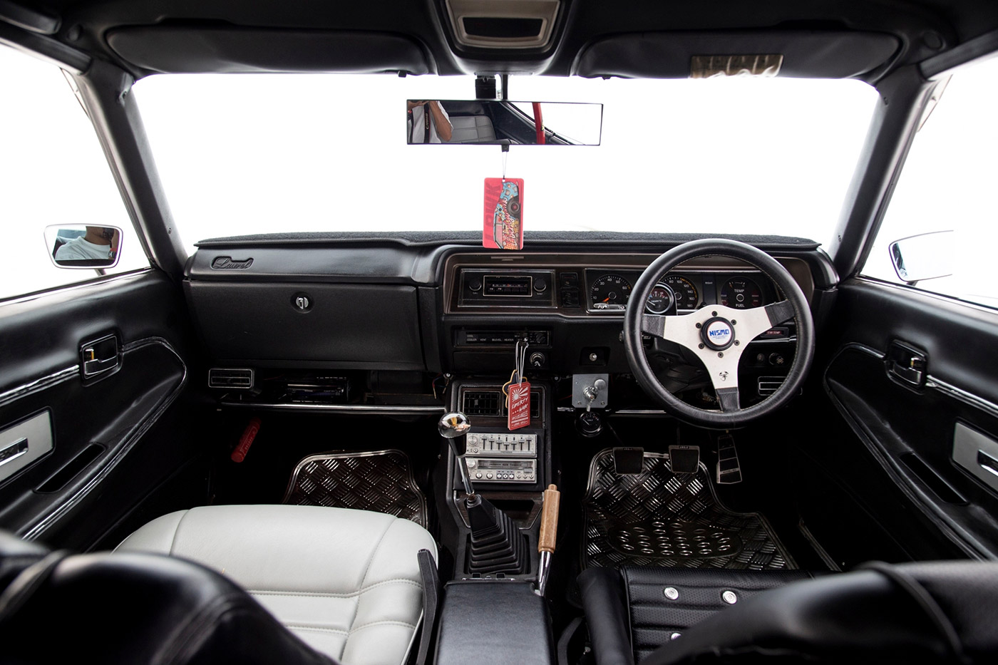 NISSAN-LAUREL-SGX00018