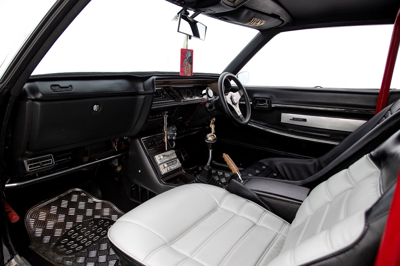 NISSAN-LAUREL-SGX00022