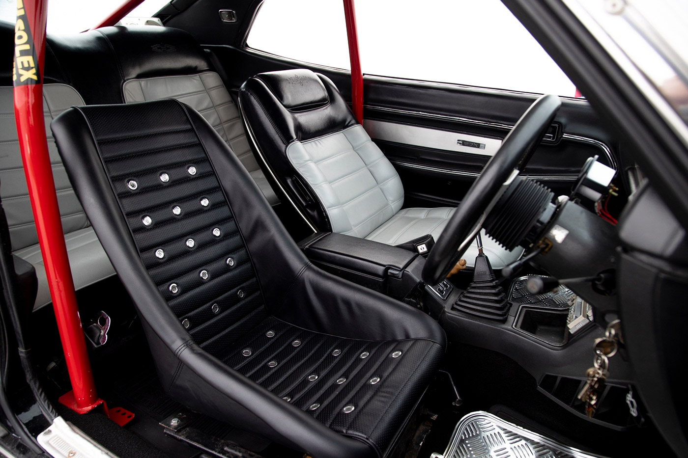 NISSAN-LAUREL-SGX00023