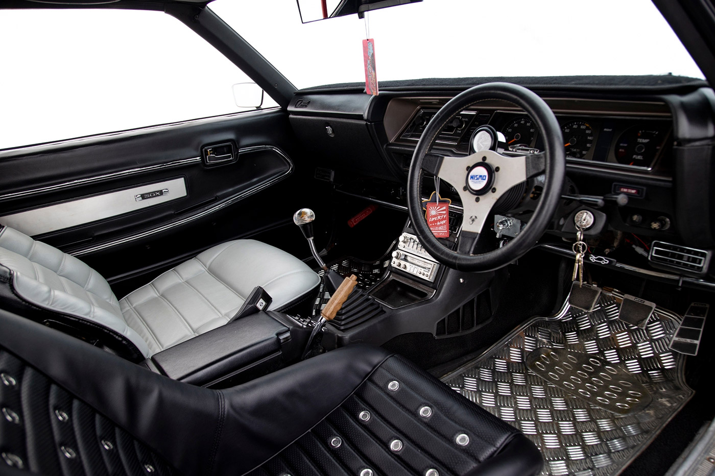 NISSAN-LAUREL-SGX00024