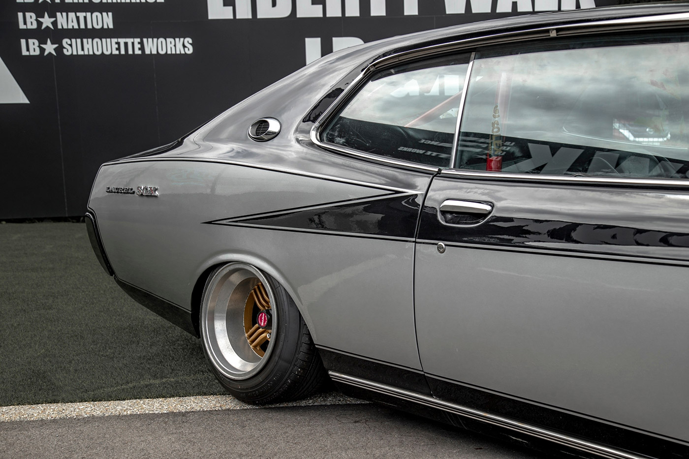 NISSAN-LAUREL-SGX00032