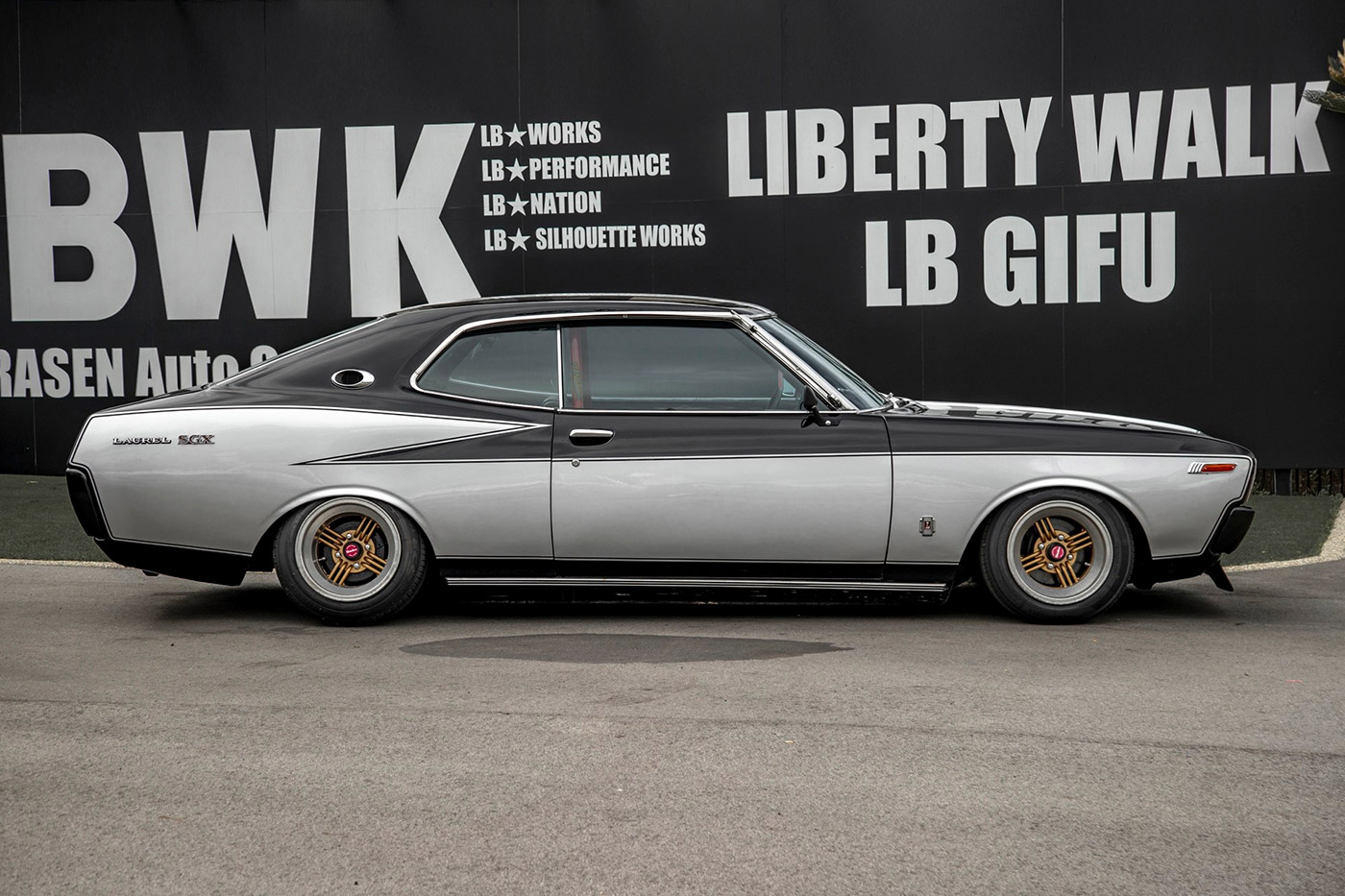 NISSAN-LAUREL-SGX00042