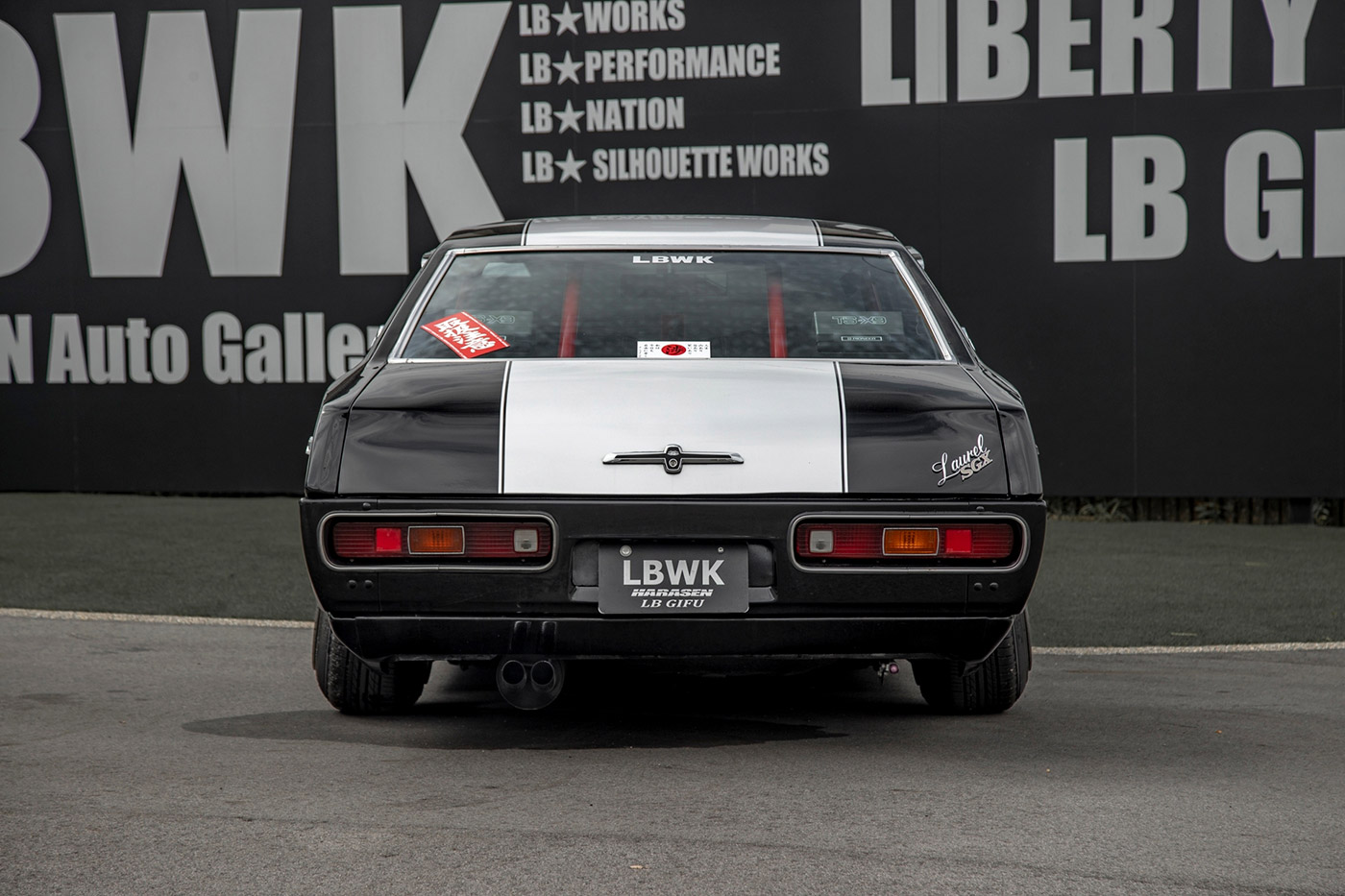 NISSAN-LAUREL-SGX00044