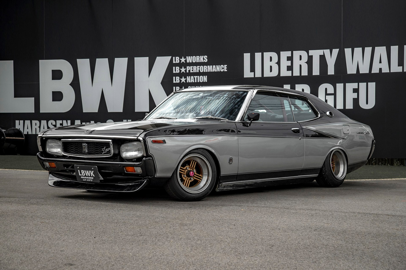NISSAN-LAUREL-SGX00047