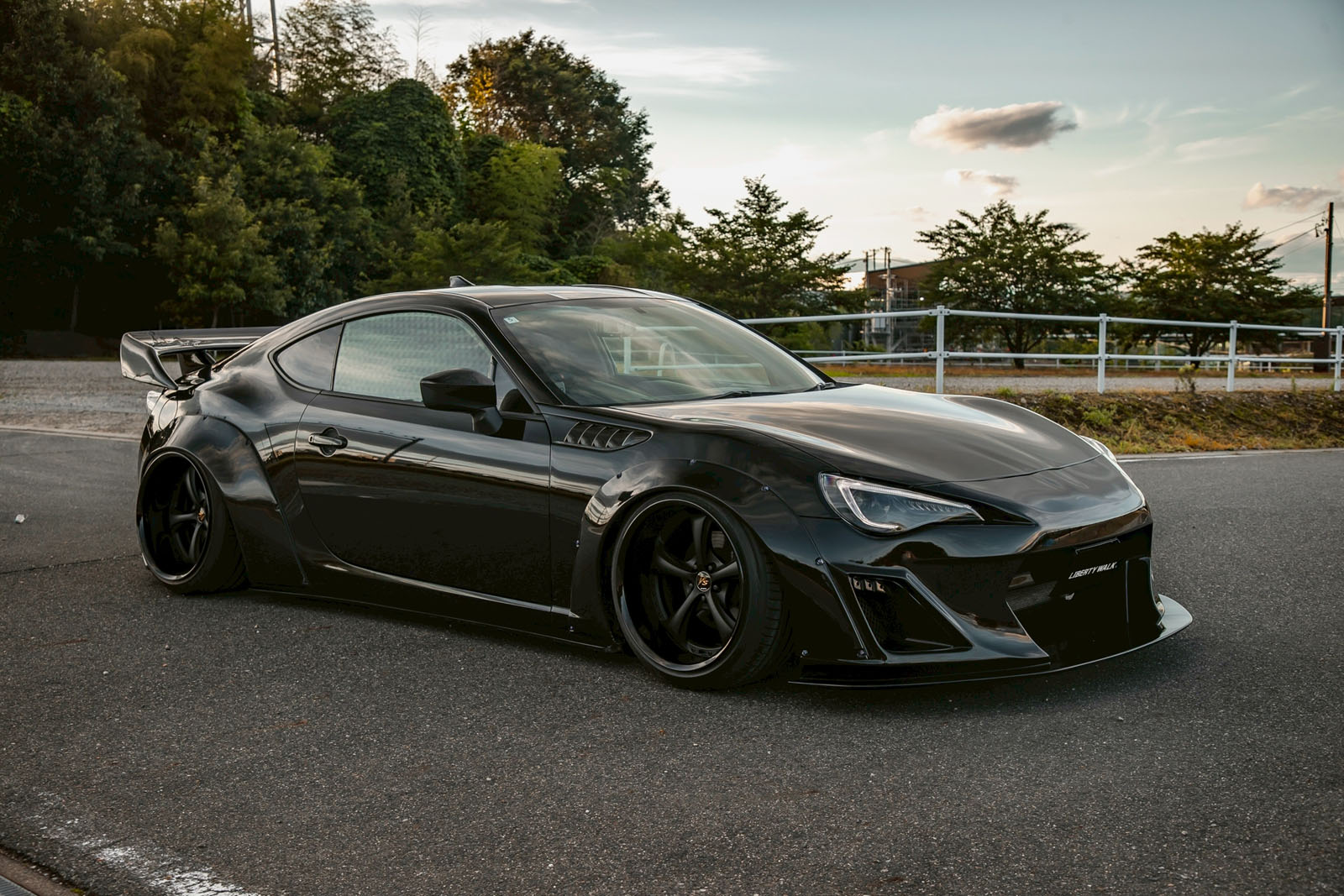 LB-WORKS TOYOTA 86 - LIBERTY WALK | リバティーウォーク