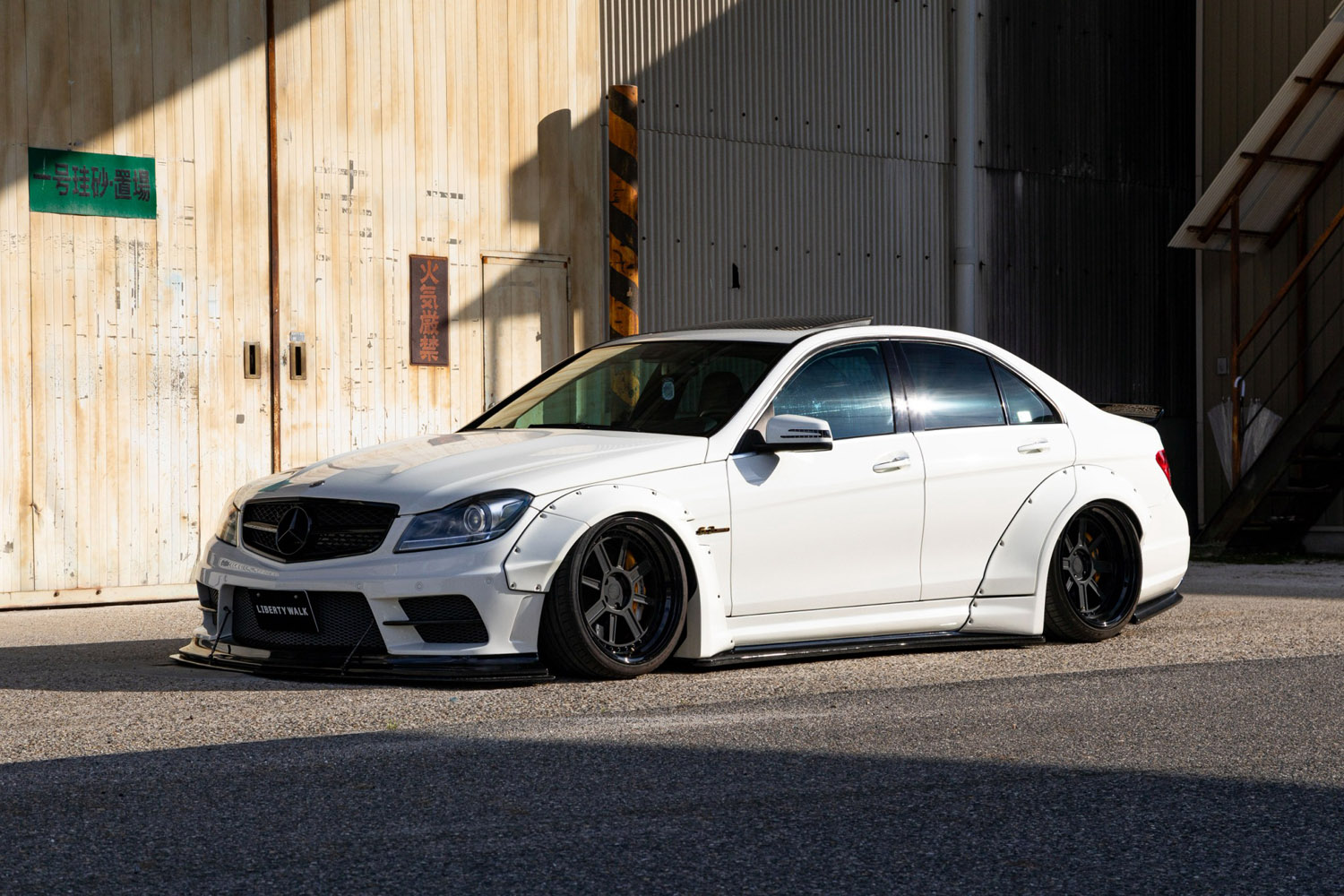 LB-WORKS Mercedes-Benz C63 W204 (Sedan)00010